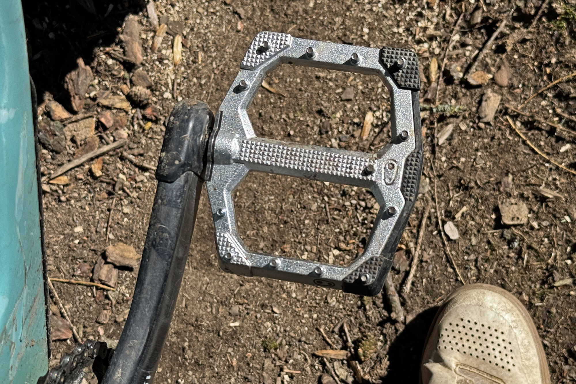 Crankbrothers Stamp EVO Flat Pedals Grip with Huge, Long Rectangular Platform: Review