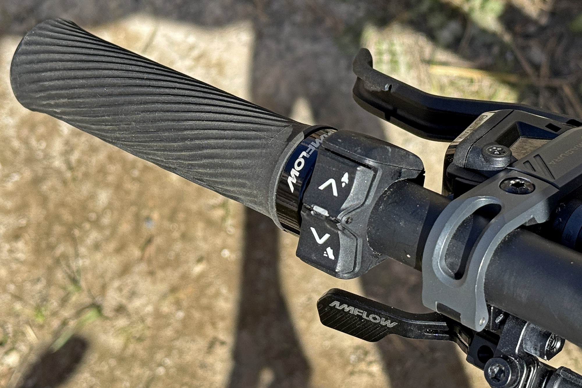 Avinox M2S rocket ship button gives 1500W, 150Nm super power from any ride mode