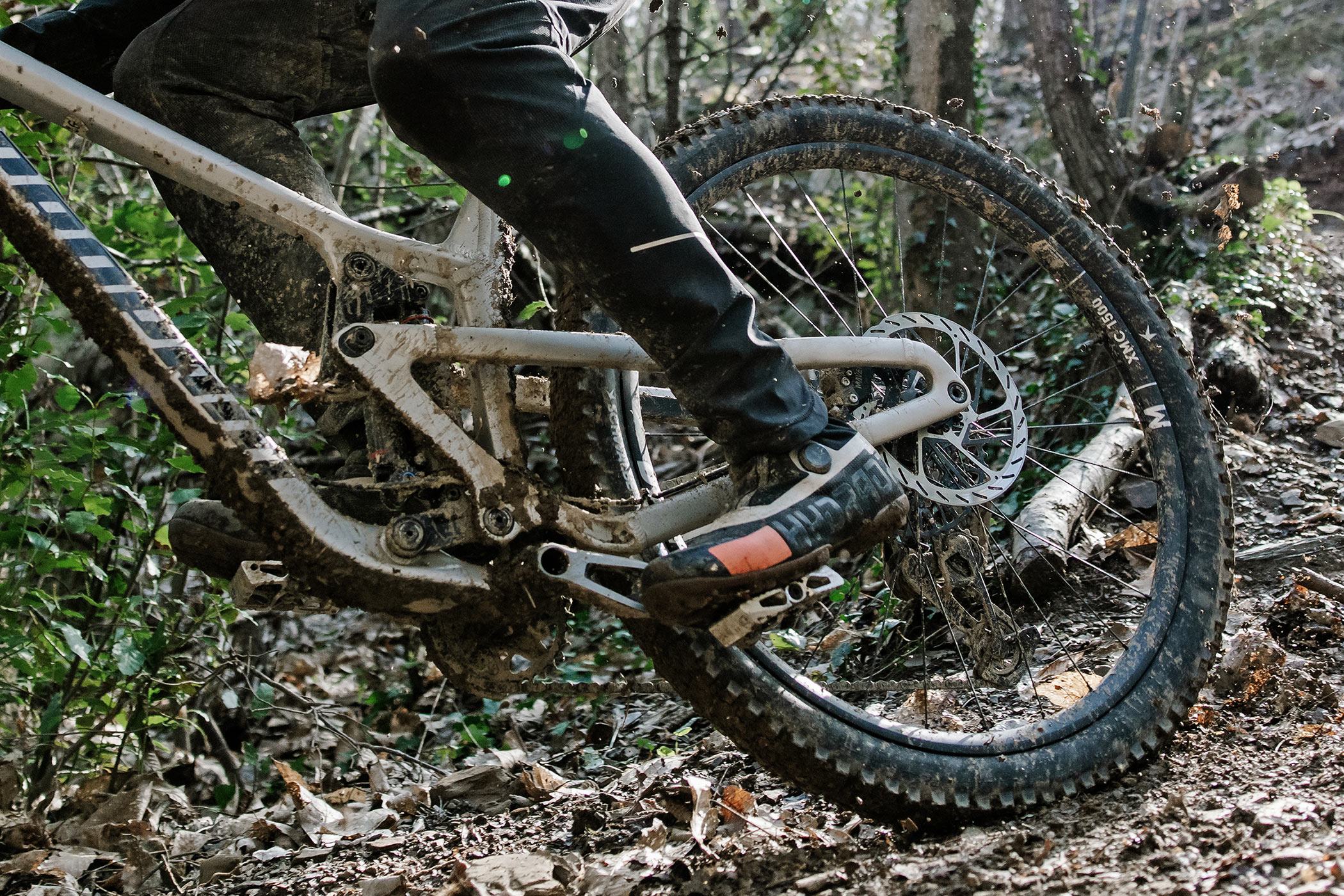 First Rides: DT Swiss 1500 MTB Wheels Get Top Carbon Rims, DF Anti-Kickback in 240 Hubs & More!