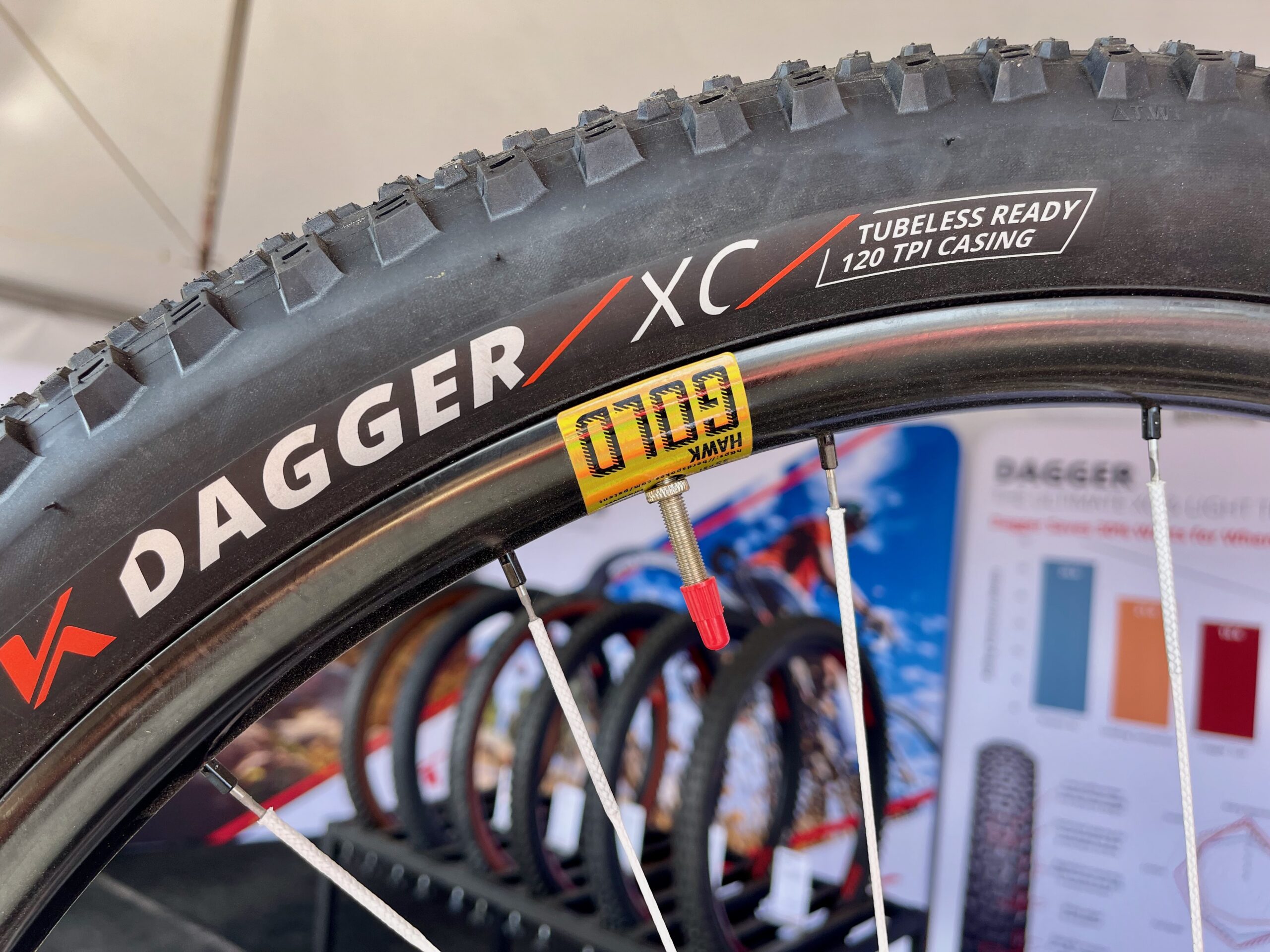 Kenda Tire Dagger XC Sea Otter 32 side tread