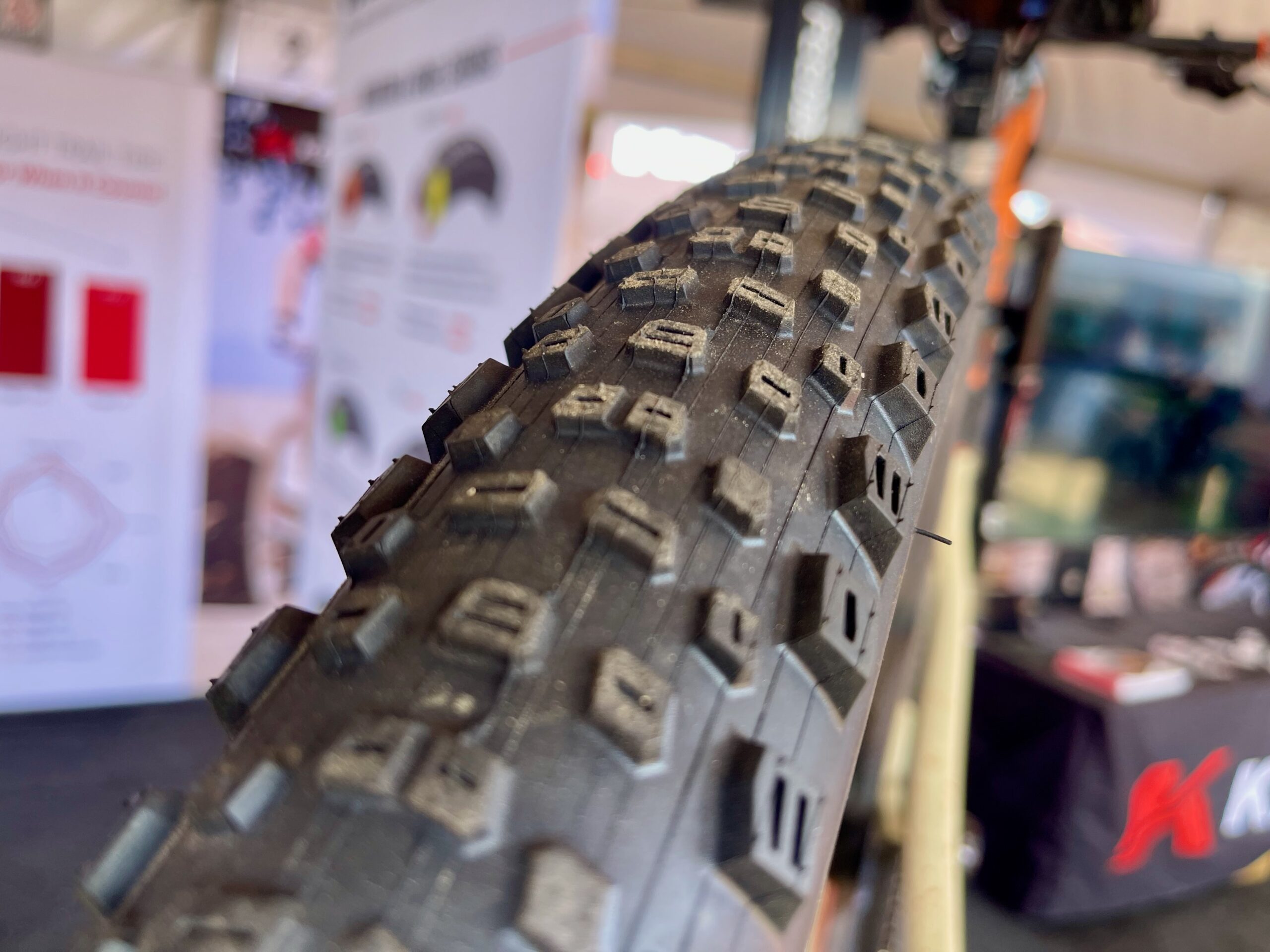 Kenda Tire Dagger XC Sea Otter 32 tread