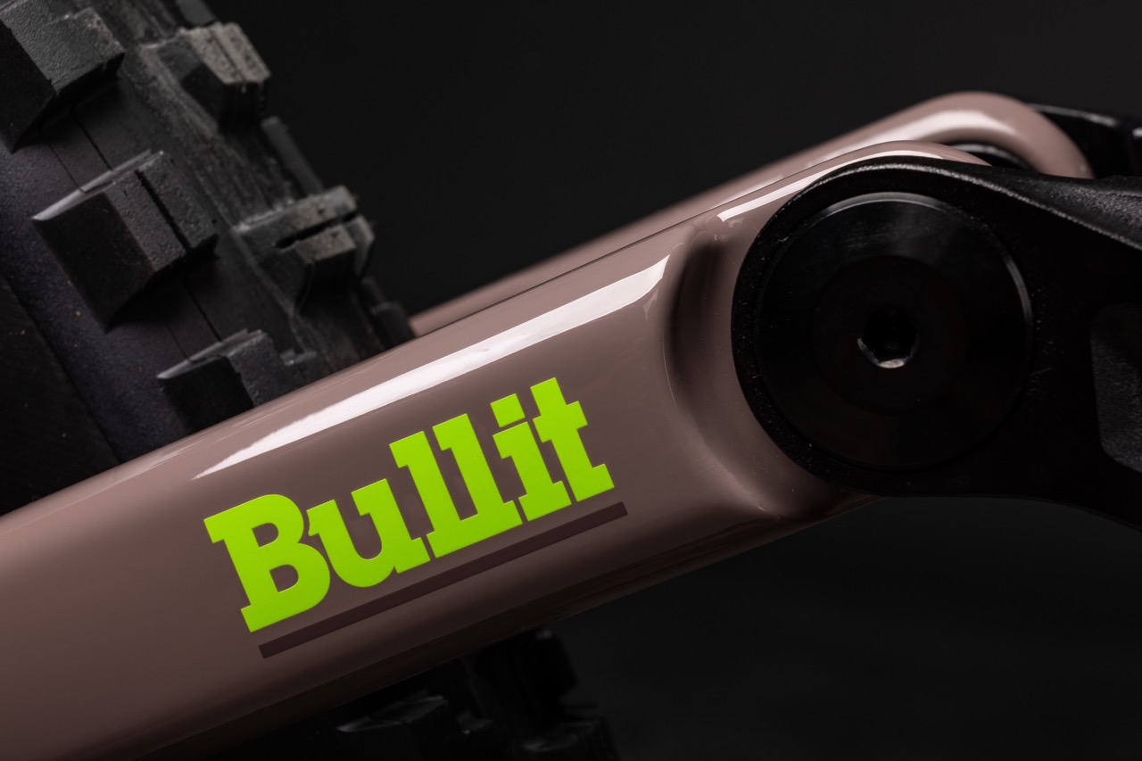 detail image of the new Gloss Purple smoke/spring green colorway for the Bullit CC