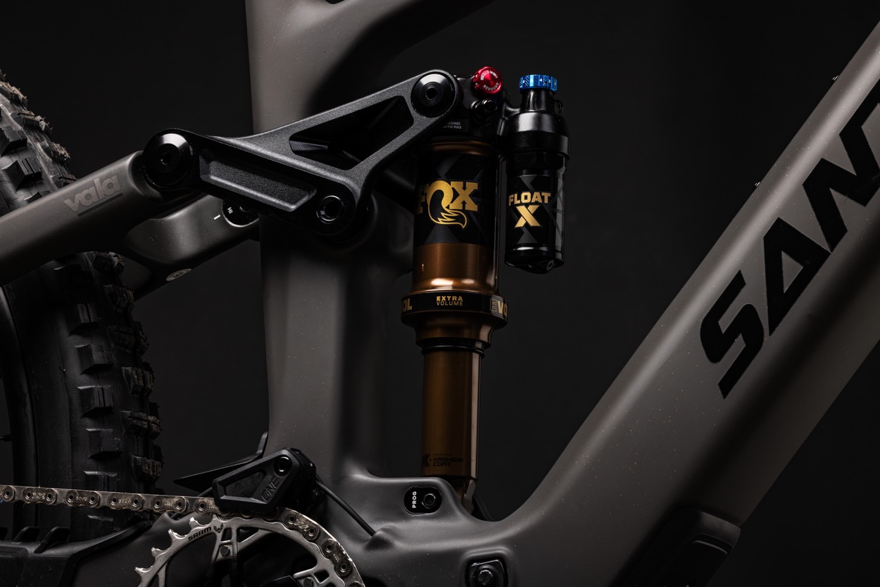 detail image of the new Matte Carbon/gold sparkle colorway for the Vala CC