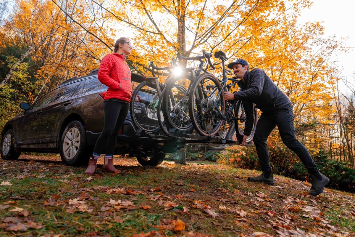 Saris SuperClamp G4 Hitch Rack, loading