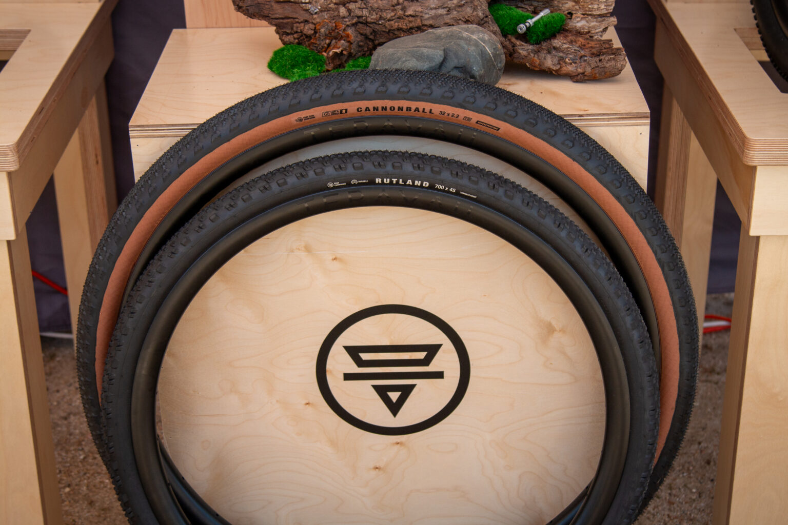 Travail 32" gravel MTB tires rims