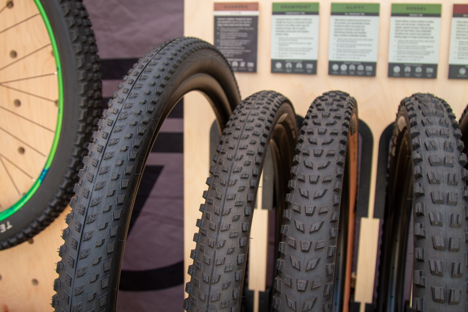 Travail 32" gravel MTB tires rims