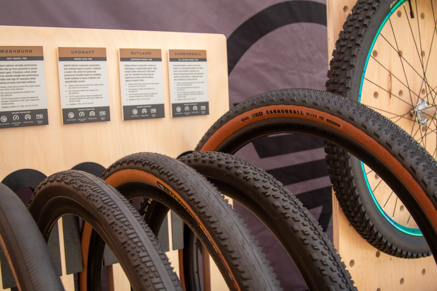 Salsa Fargo 32" gravel bike Travail 32" tires and rims