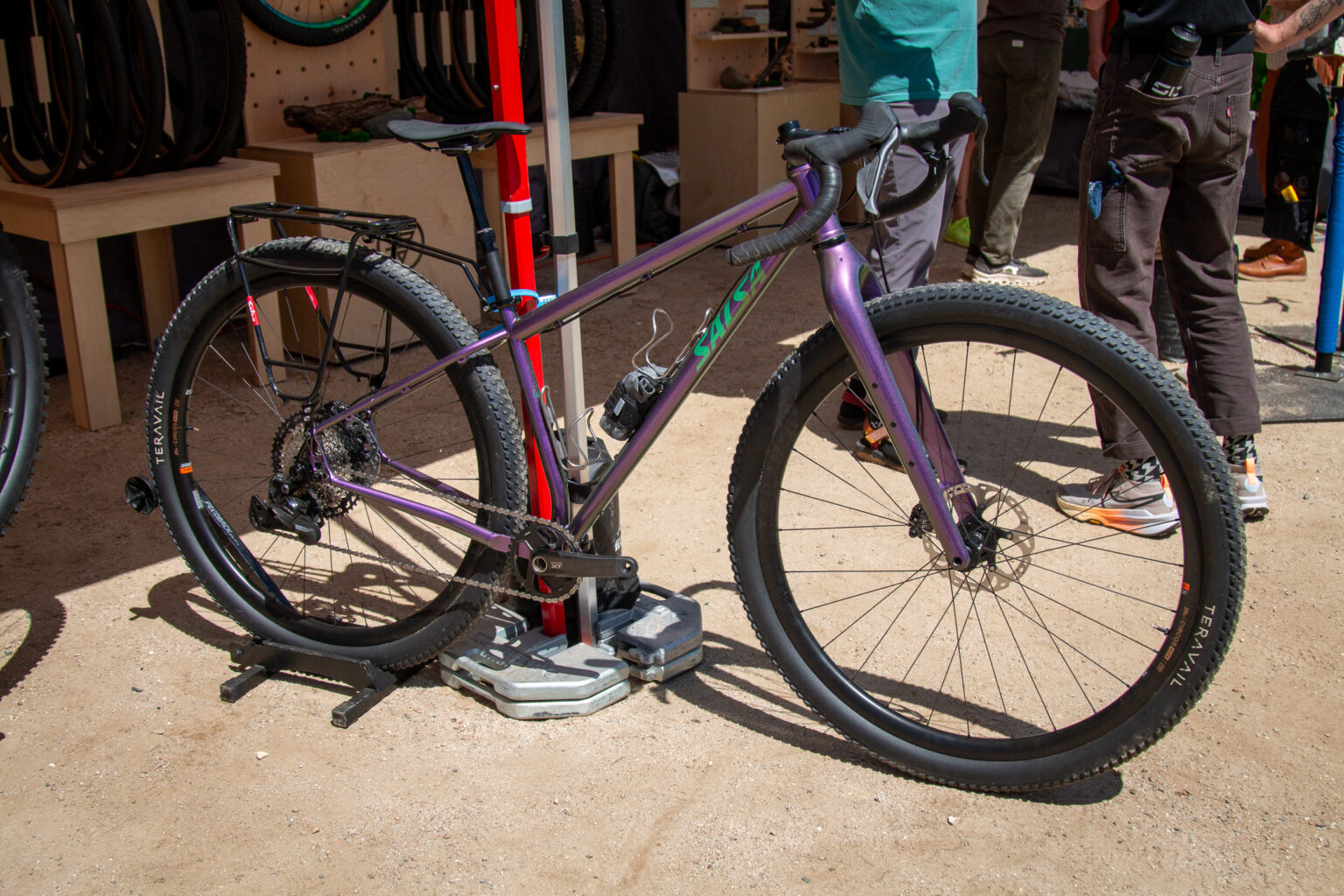 Salsa Fargo 32" gravel bike Travail 32" tires and rims