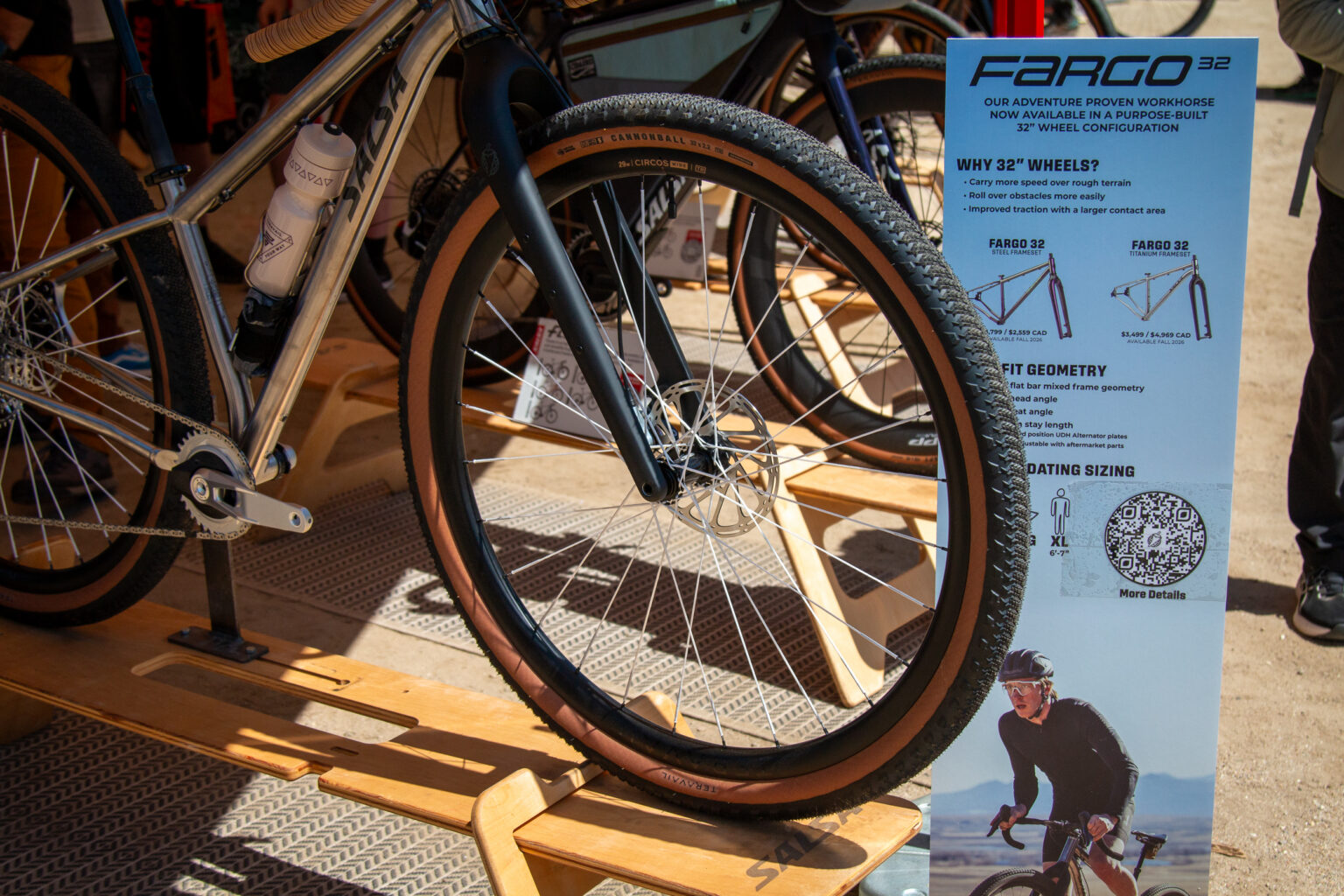 Salsa Fargo 32" gravel bike Travail 32" tires and rims