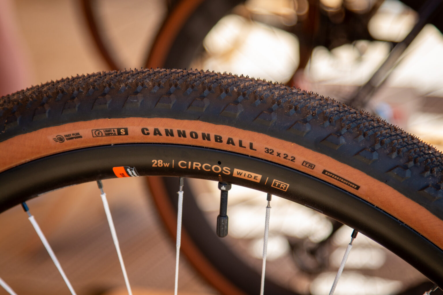 Salsa Fargo 32" gravel bike Travail 32" tires and rims