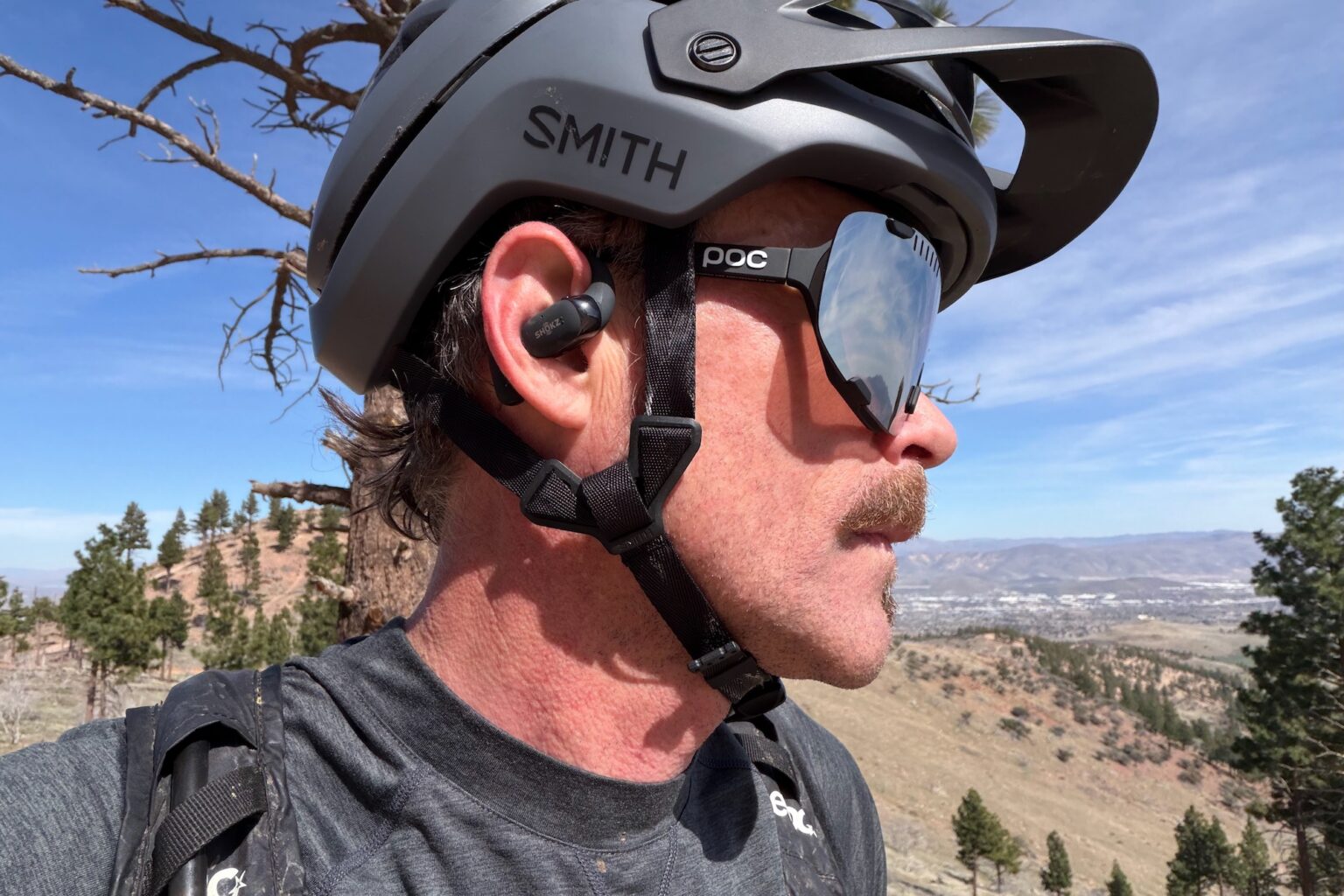wearing the smith forefront 3 to demonstrate the covered edges of the foam.
