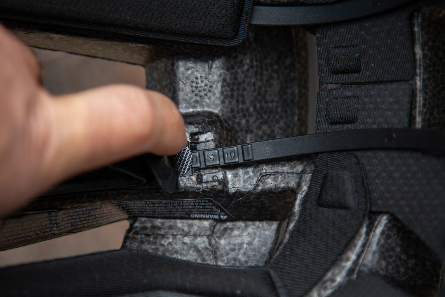 Specialized Ambush 3 helmet adjustment cradle