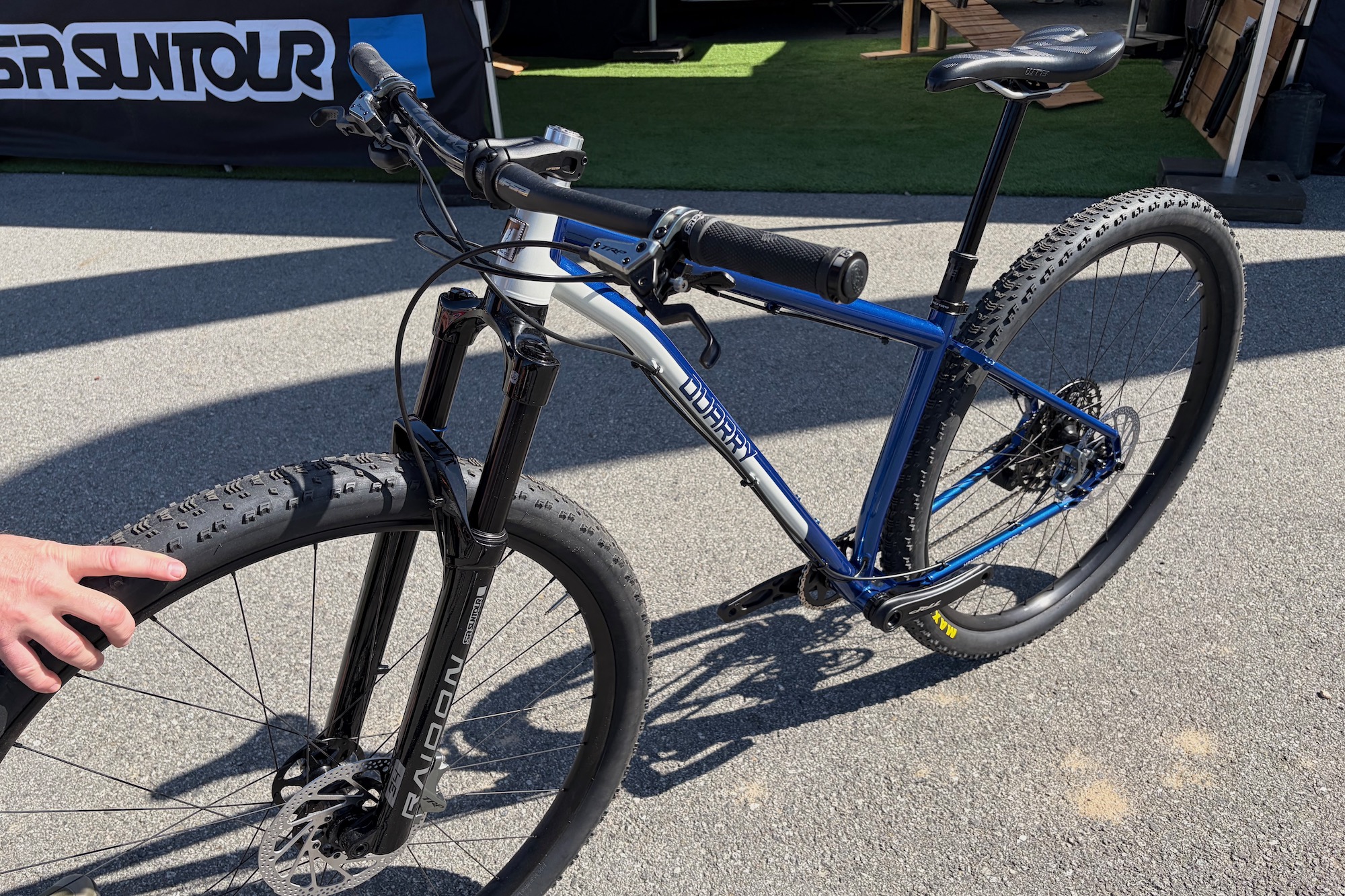 SR Suntour Joins the 32” Chat with the Affordable 32” Raidon 34 Fork