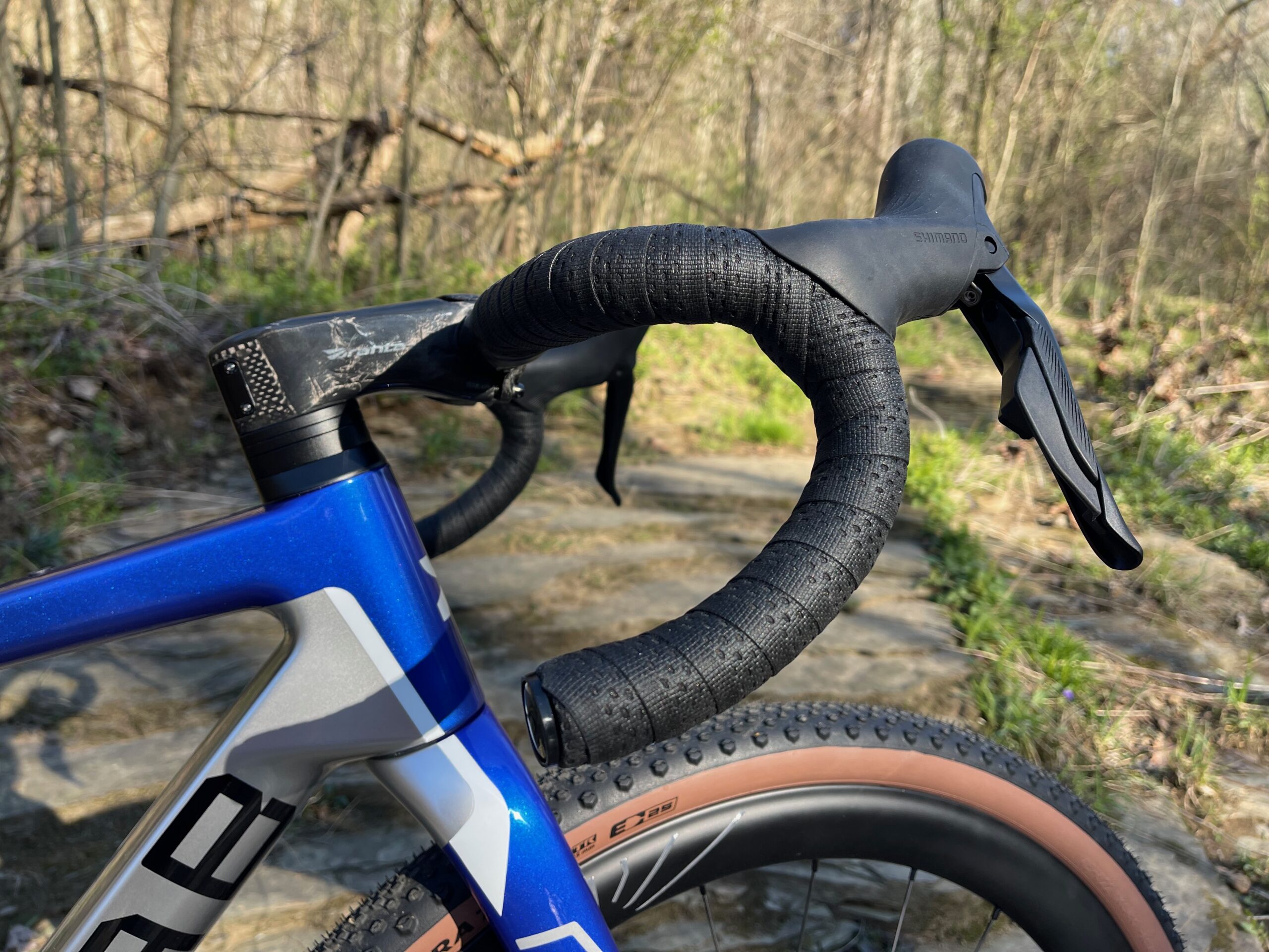 X-LAB GT8 Gravel Bike Review bars