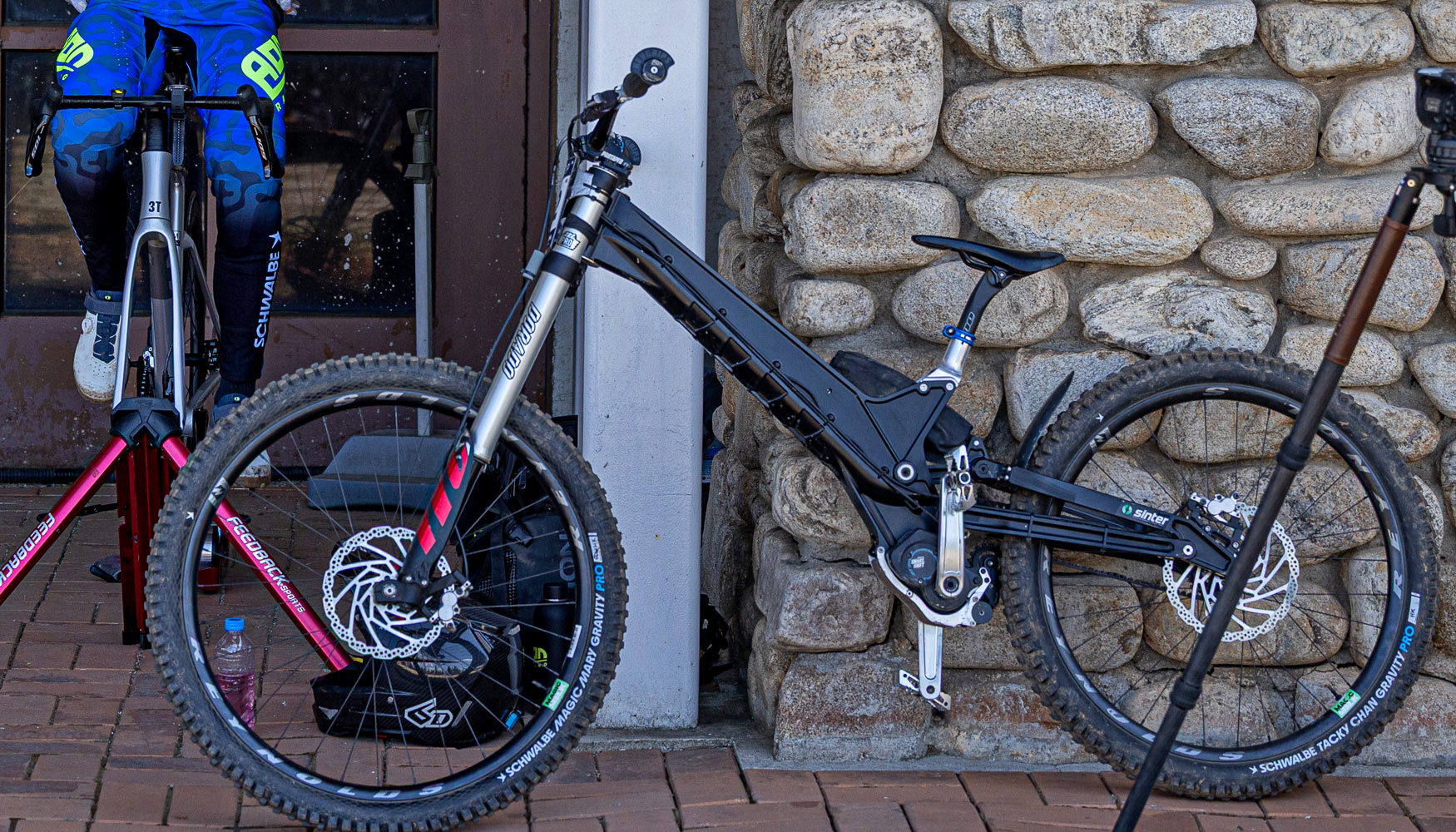 AON Gamux DH Prototype: CNC aluminum belt-drive gearbox downhill race bike, non-driveside bike of Henry Kerr