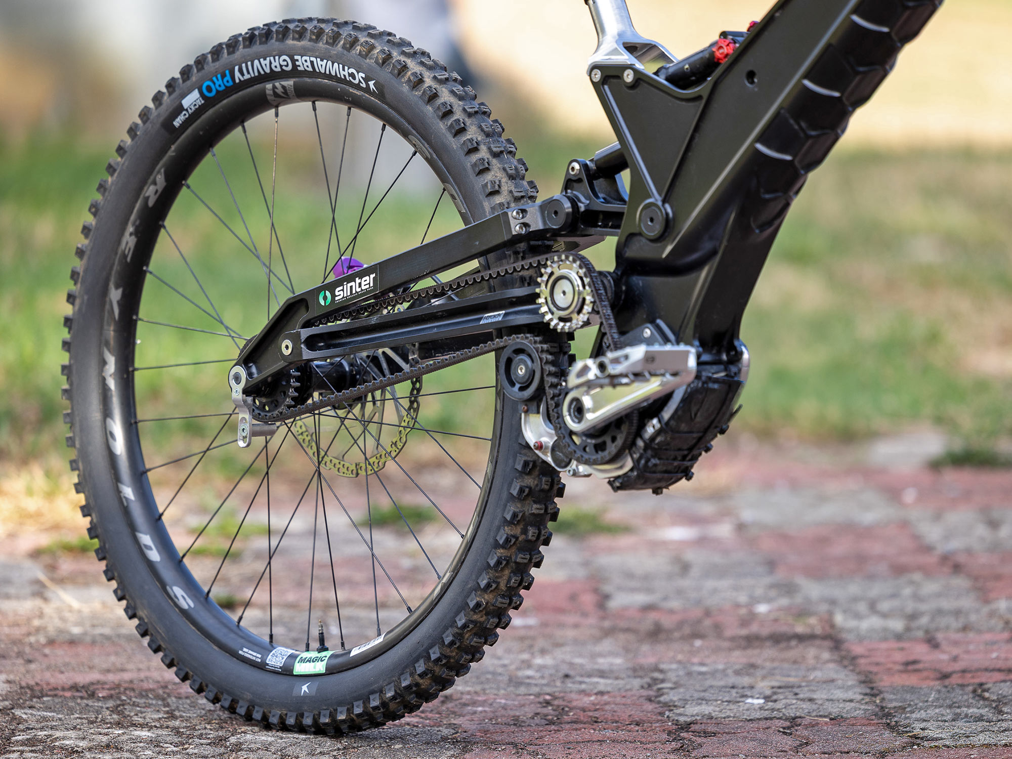 AON Gamux DH Prototype: CNC aluminum belt-drive gearbox downhill race bike, angled rear
