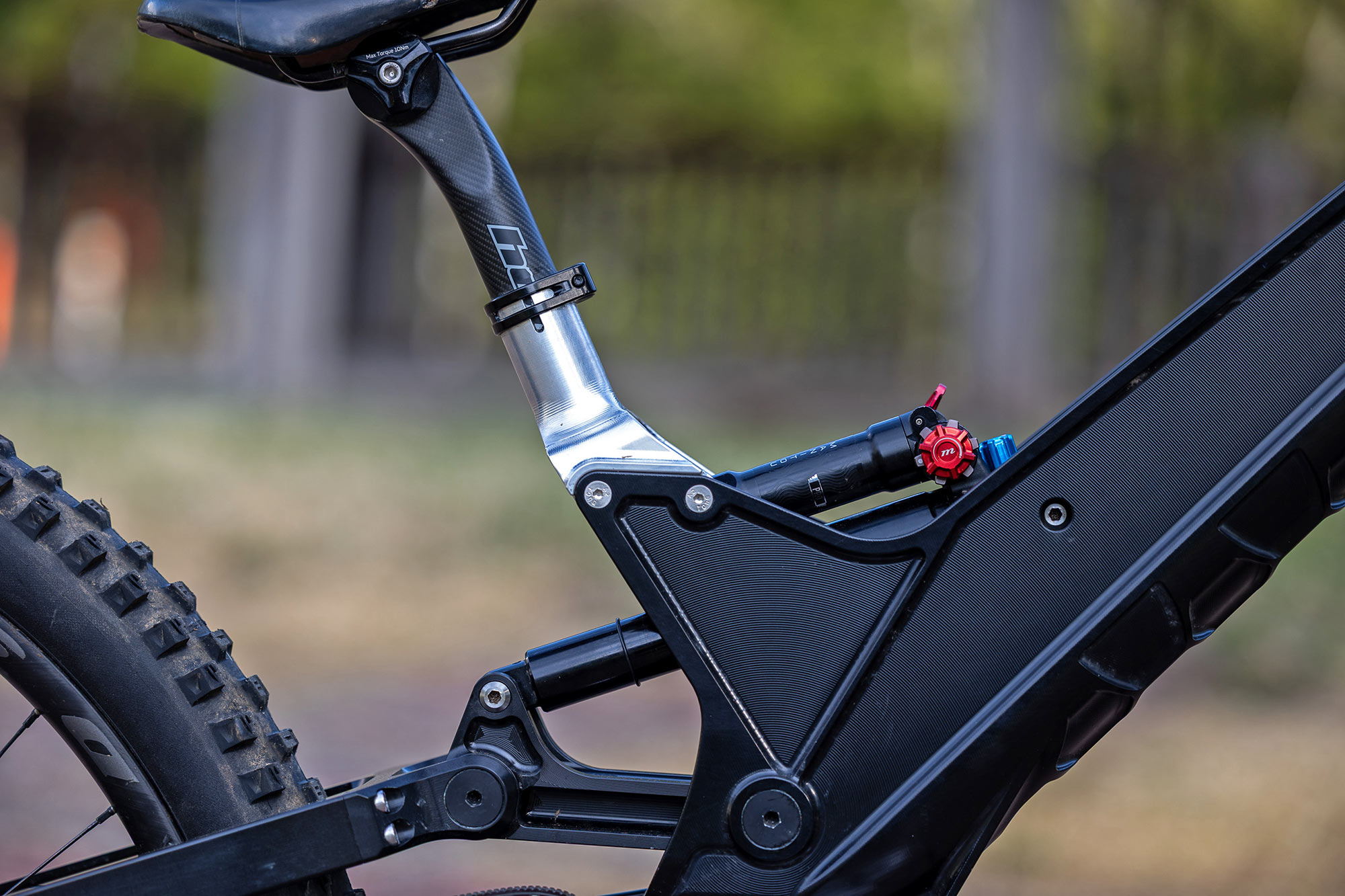 AON Gamux DH Prototype: CNC aluminum belt-drive gearbox downhill race bike, modular seat mast and seatstay bridge