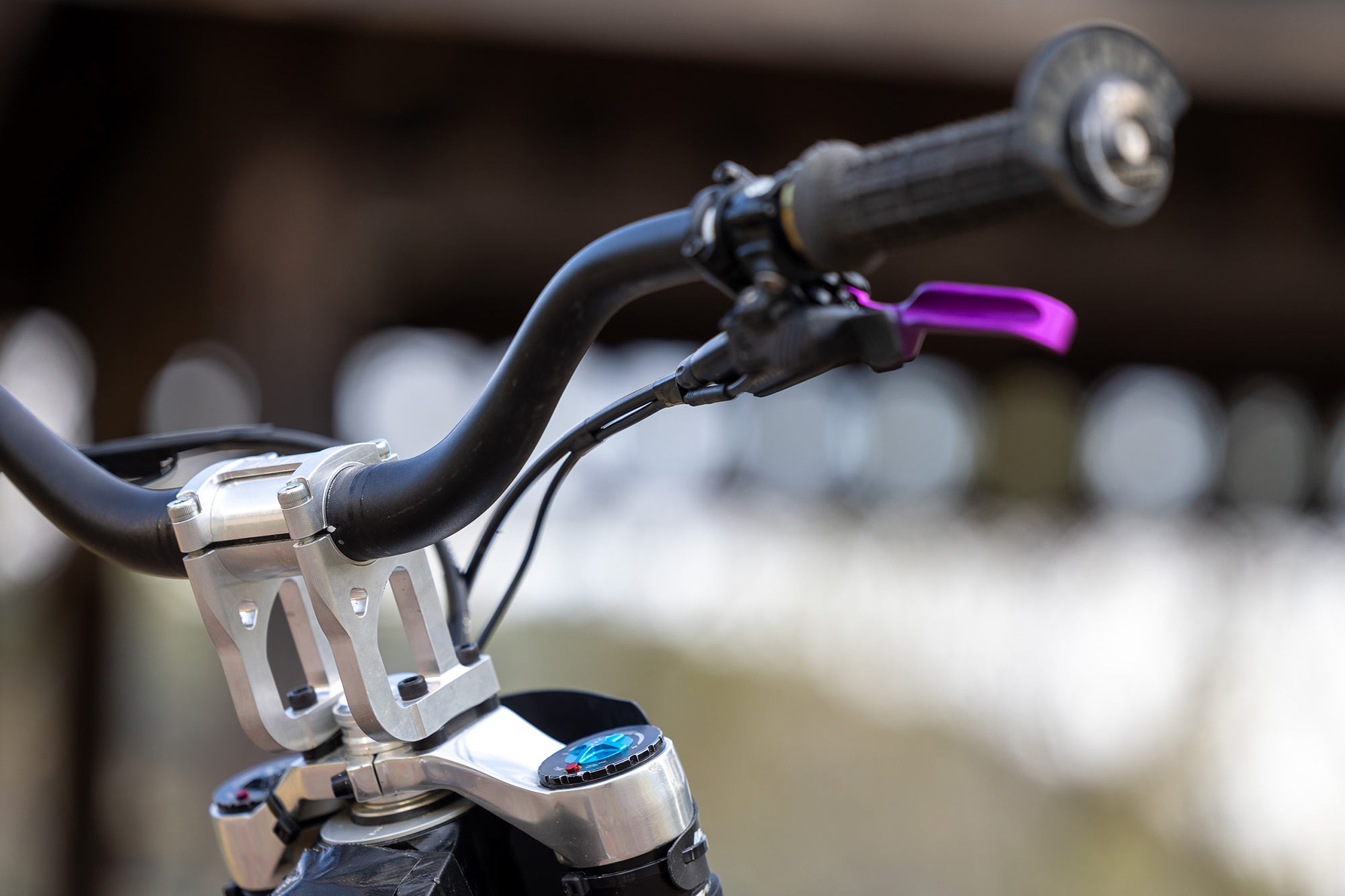 AON Gamux DH Prototype: CNC aluminum belt-drive gearbox downhill race bike - high, negative rise cockpit