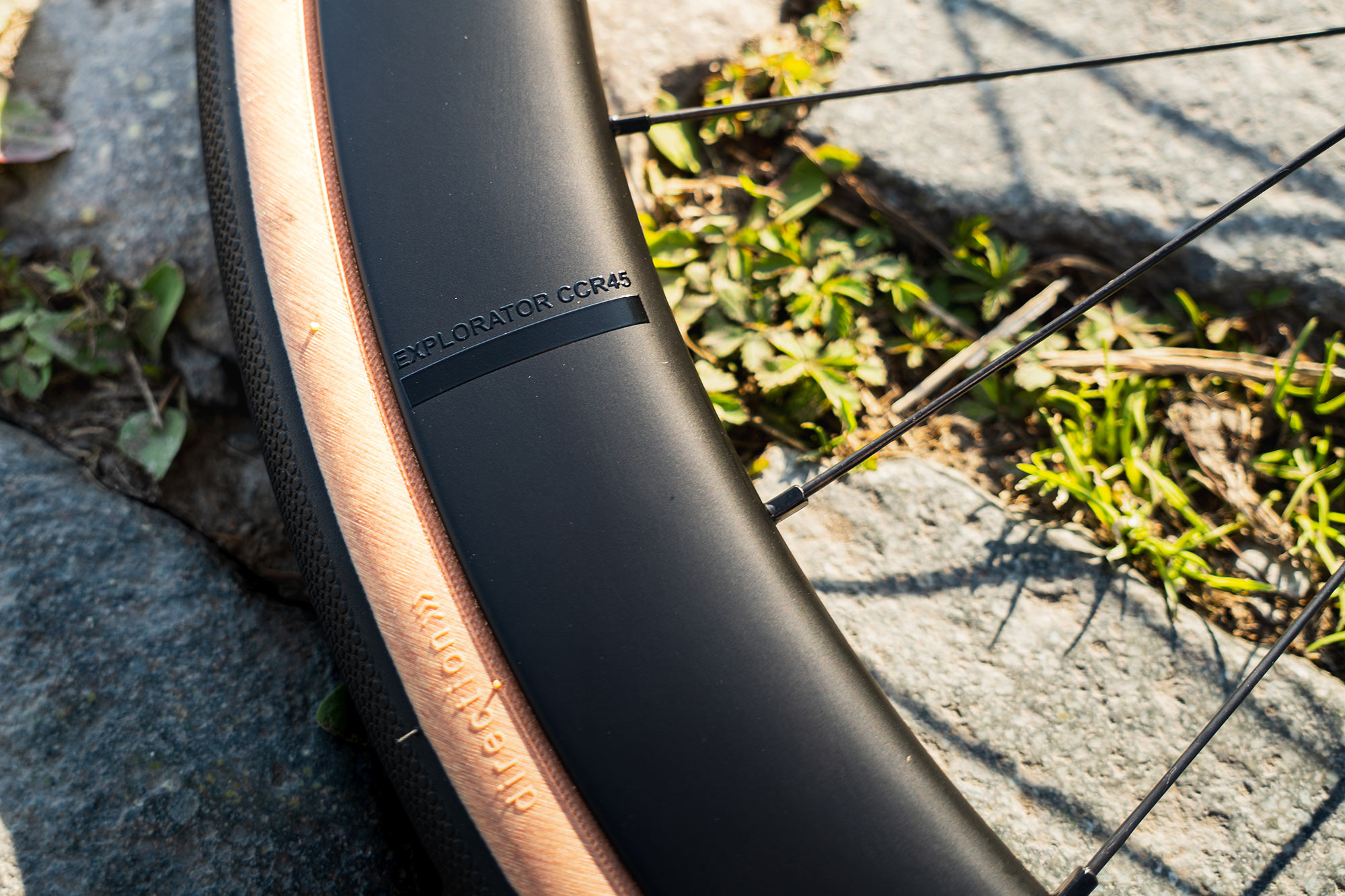 ERE Explorator CCR45 super affordable aero carbon all-road gravel wheels: rim up close