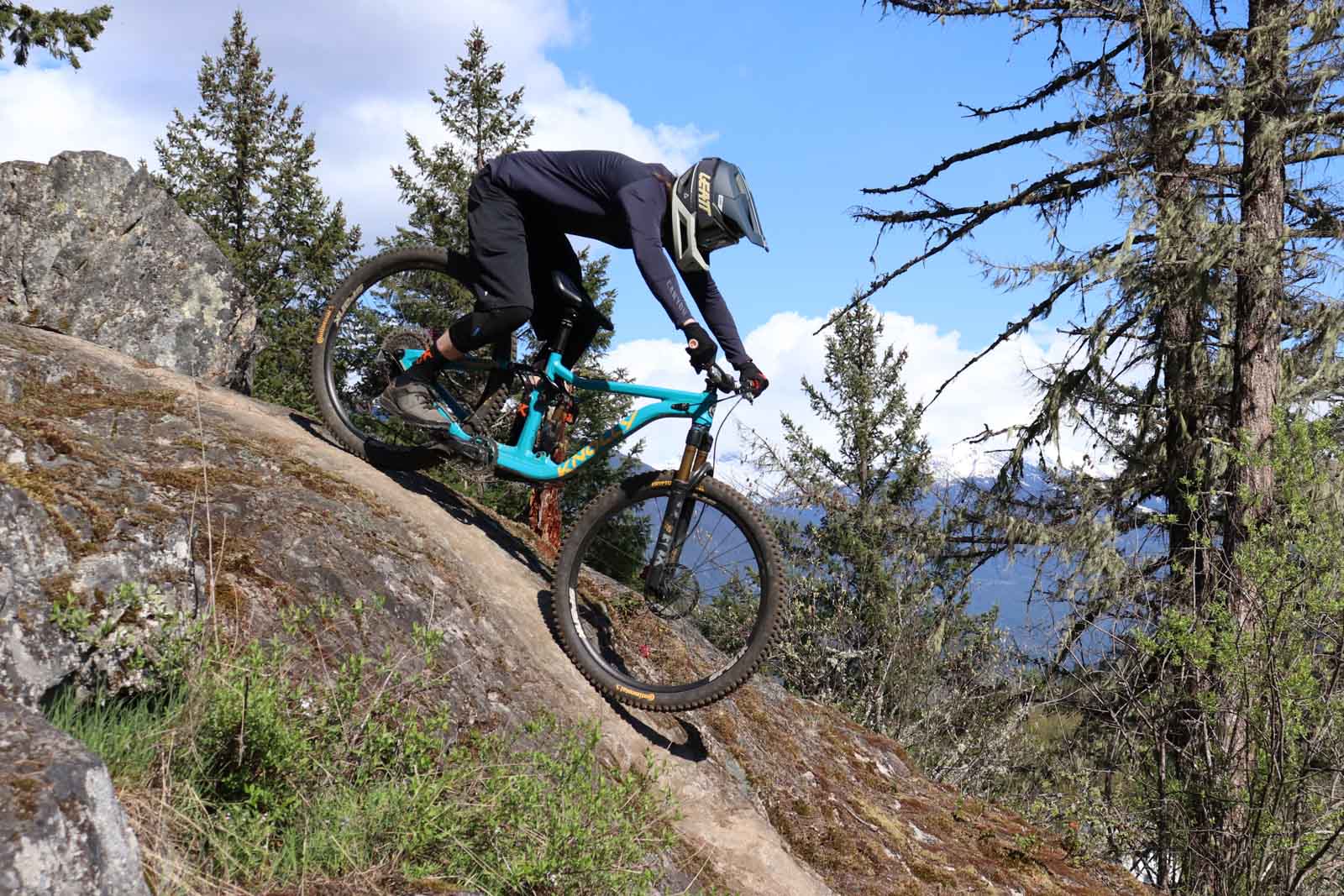 Leatt’s Gravity 5.0 Full Face Helmet Is Light, Well-Vented and Comfortable