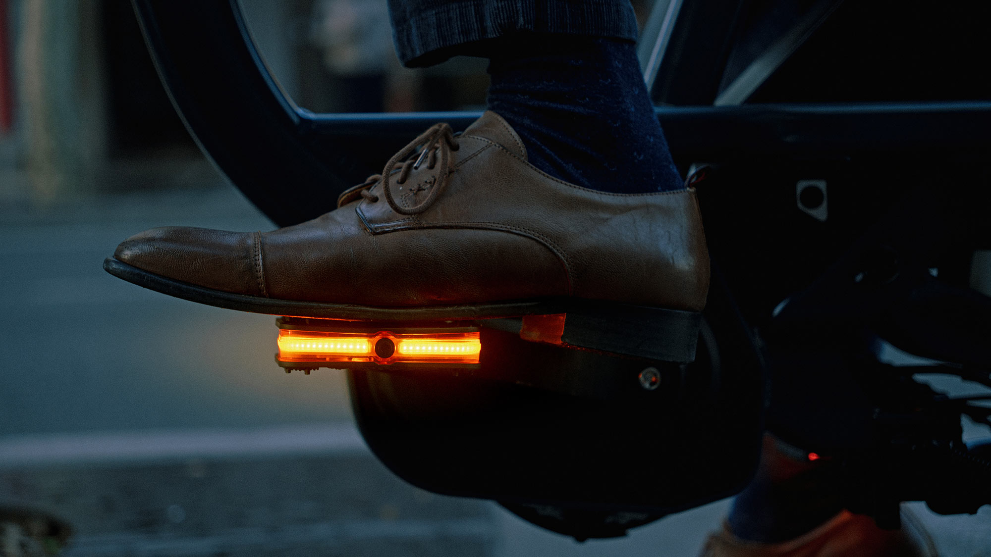 Look Geo City Vision bright light-up LED commuter flat pedals, side view