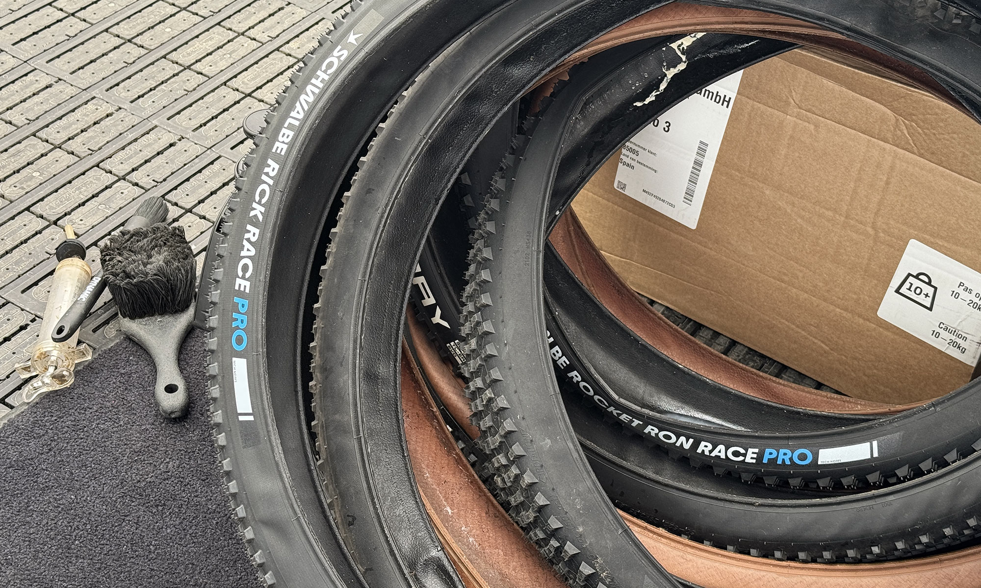Schwalbe Rick Race Pro & Rocket Ron XC mountain bike tire in Nove Mesto: Are they secret cross-country radial prototype tires?