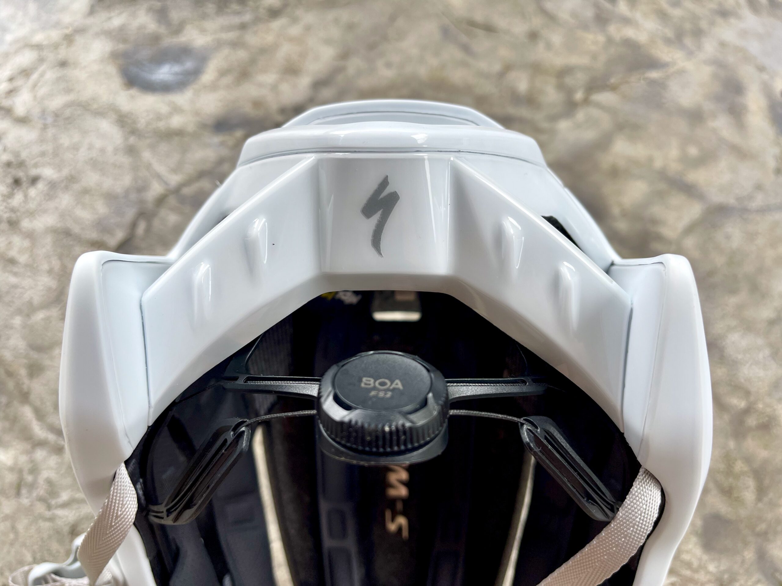 Specialized Evade 4 anmeldelse vs evade 3 under logo