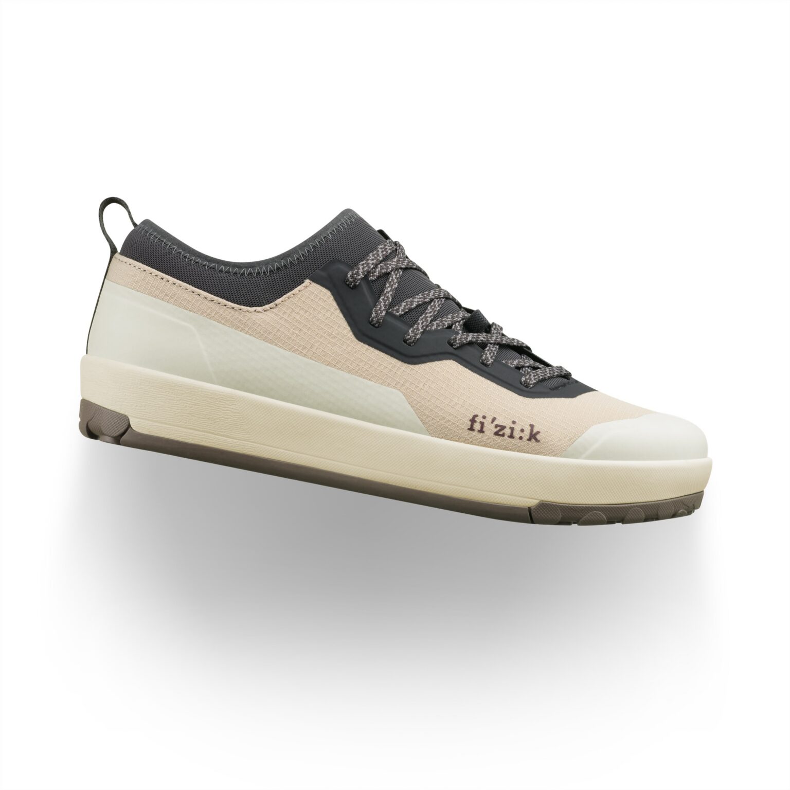 studiebillede af Fizik Versor 2 i Off White-Antracit