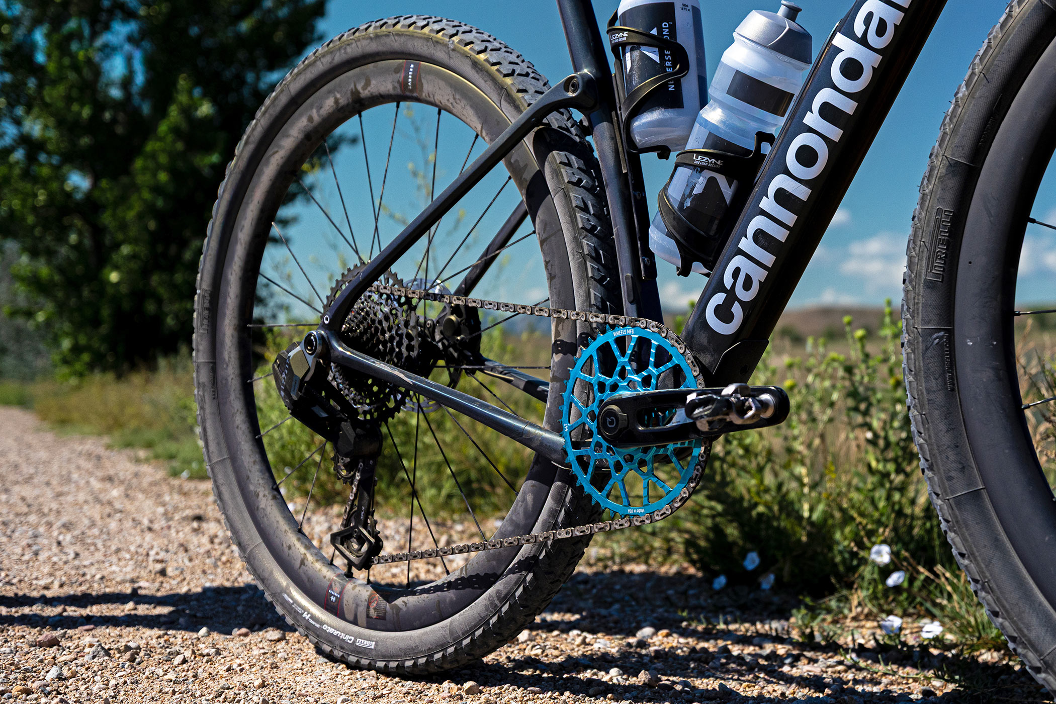 blue ring on SRAM Rival XPLR bike