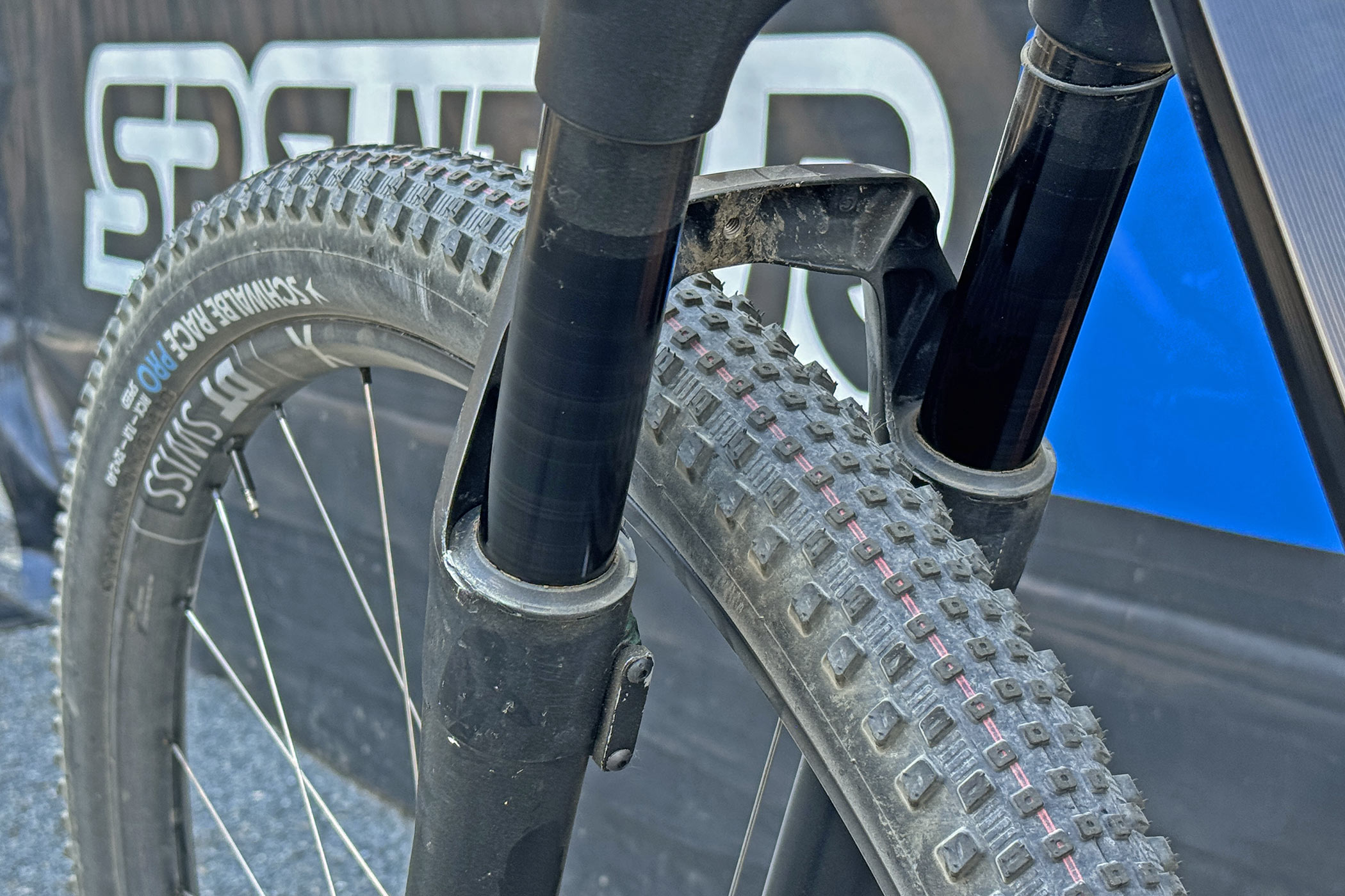 prototype DT Swiss 32" XC/Trail suspension fork: backside details