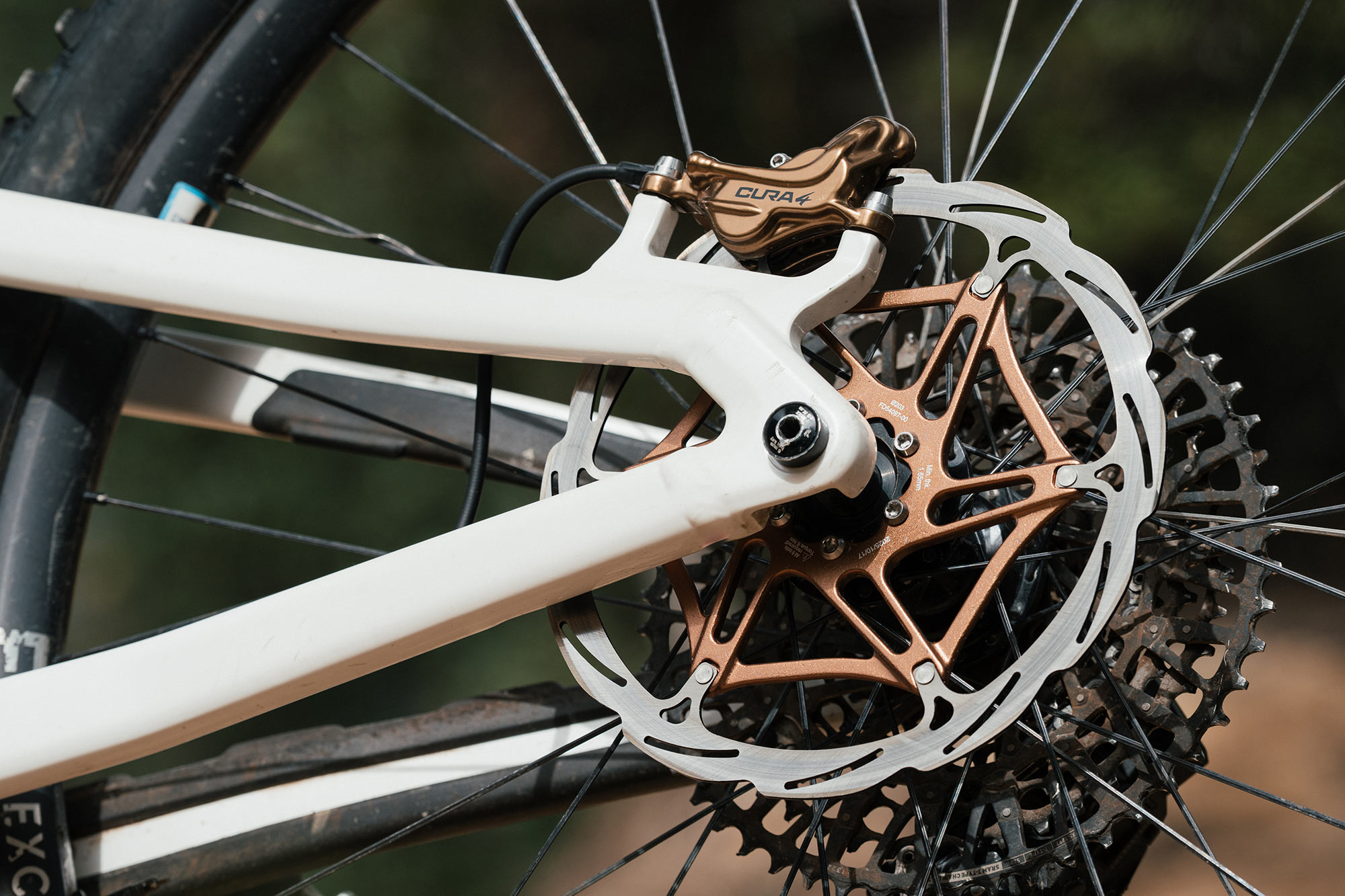 formula cura kashima-coated mountainbike bremser med japansk guld bremserotor.