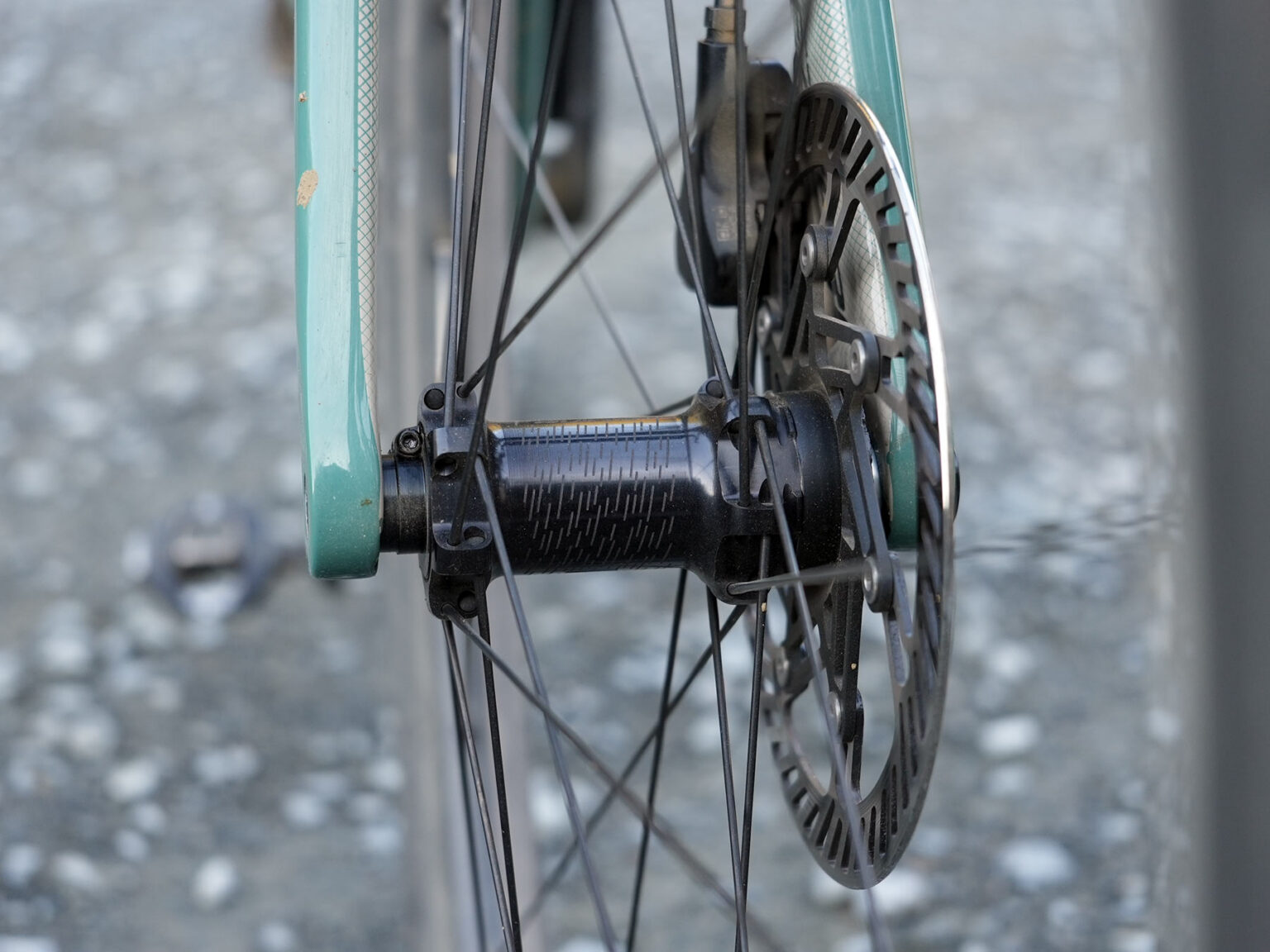 closeup of front hub on fulcrum rapid red carbon gravel wheels.
