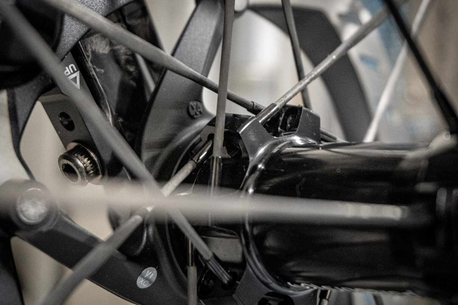 closeup hub detail on parcours strade GT road bike wheels.
