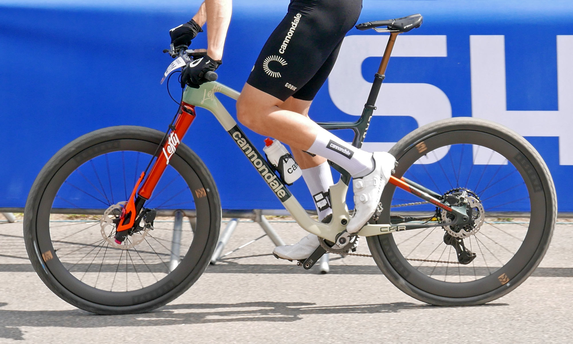 prototype Cannondale Lefty Nueve 1-legged, upside-down XC fork at 2026 Nove Mesto World Cup: on the asphalt