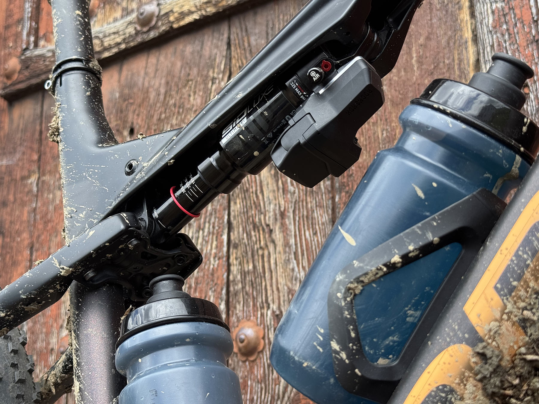 Nærbillede detaljer af rockshox stewardesse suspension på 2027 orbea oiz.
