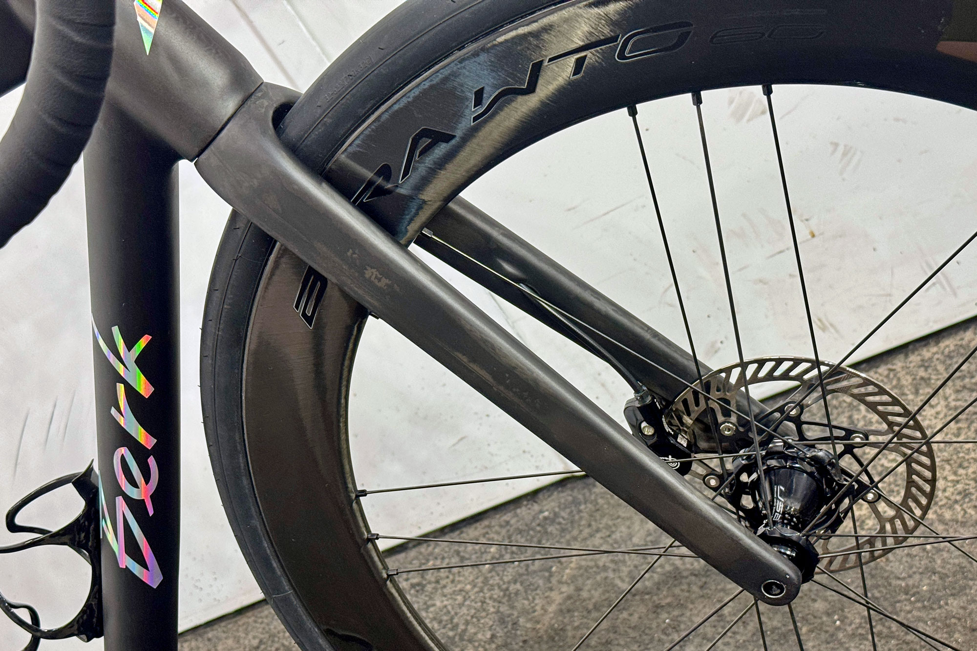 Berk Cesta lightweight carbon road bike with full-carbon fork made in Europe!
