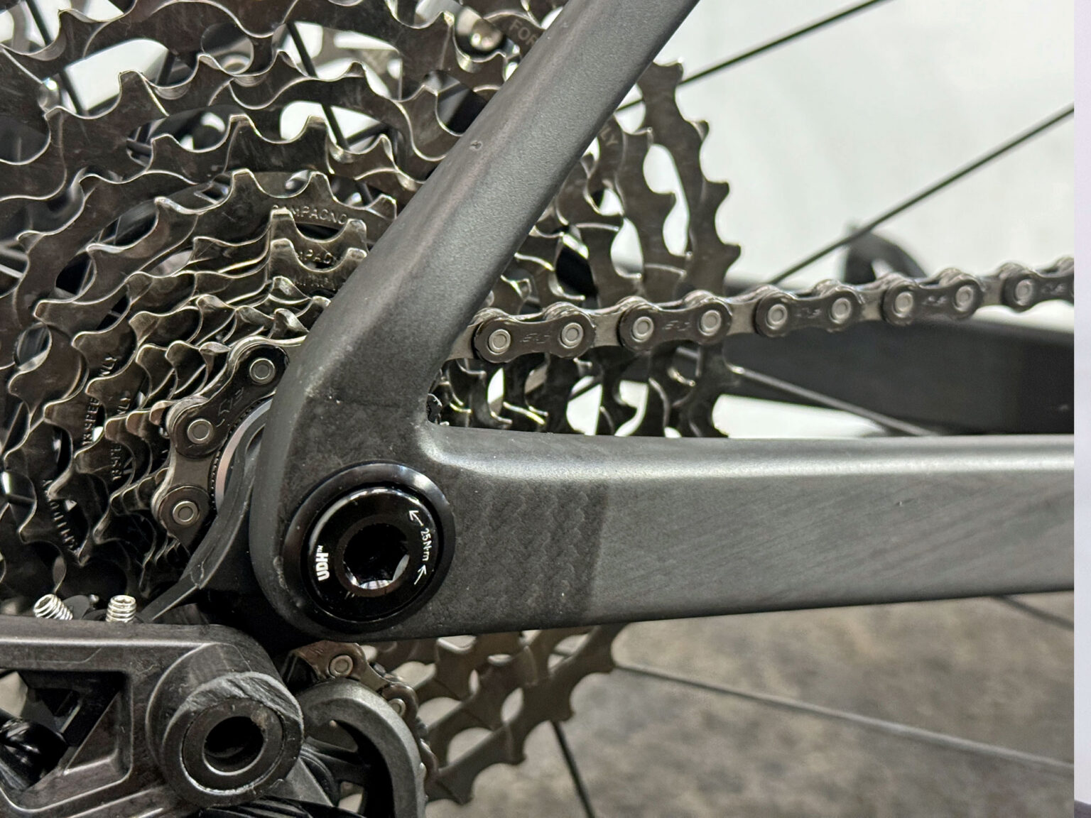 Berk Cesta lightweight carbon road bike, made in Europe, UDH