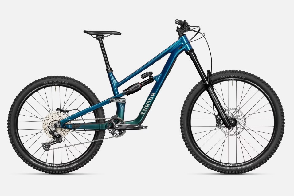 studio image of the side profile of the Canyon Torque AL 7