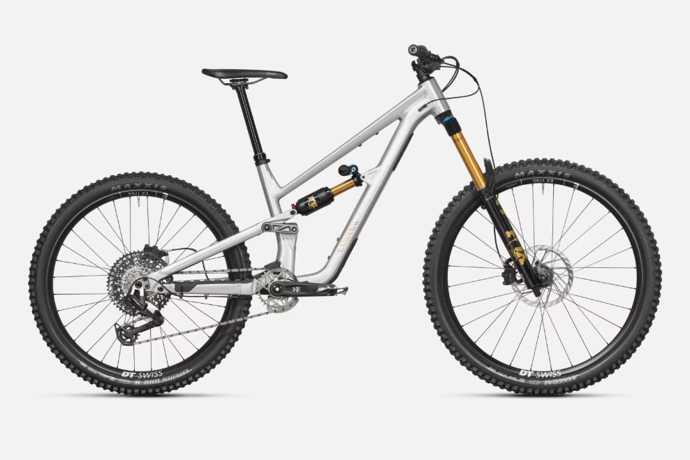 studio image of the side profile of the Canyon Torque AL 9