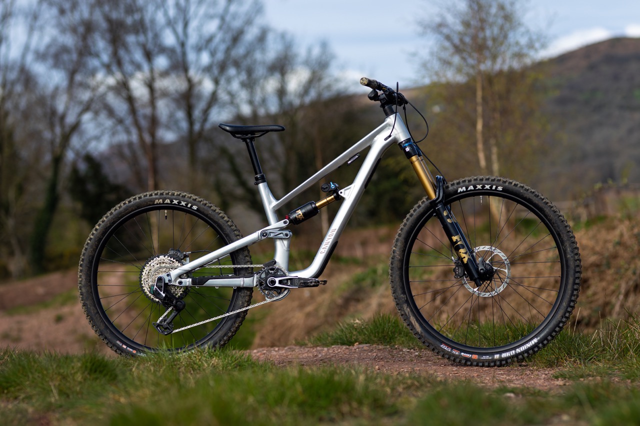 Profile image of the Canyon Torque AL bike outside