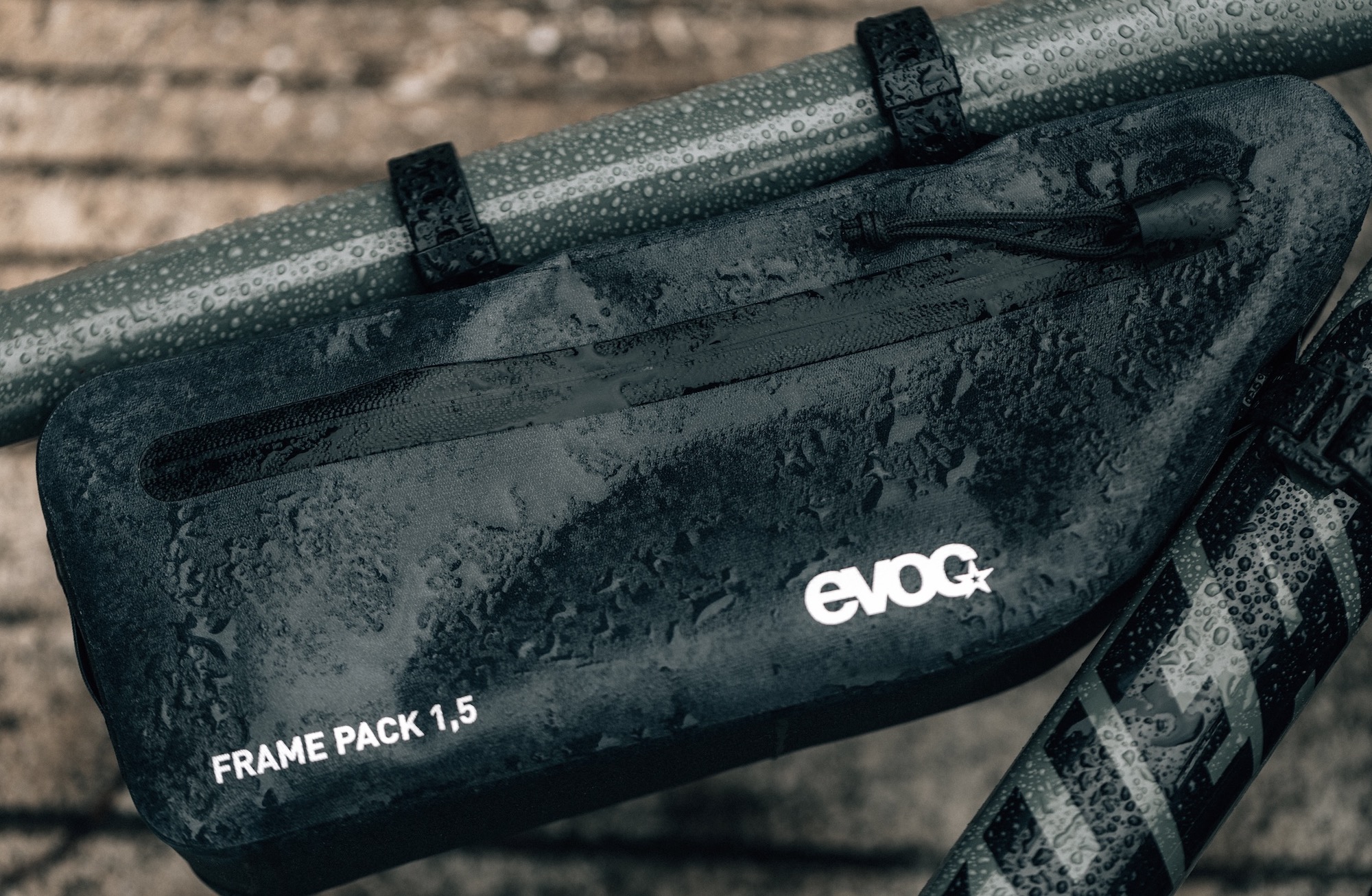 the Fram Pack 1.5L on a bike and covered with water.
