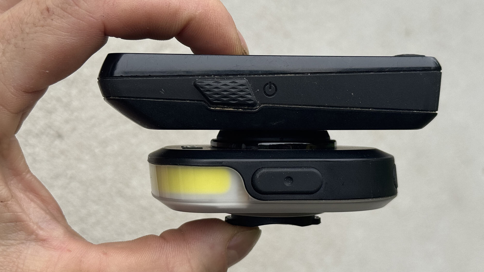 Fabric Lumaray v3 sandwich-style mount, mini front light, under a Wahoo Elemnt Roam v3
