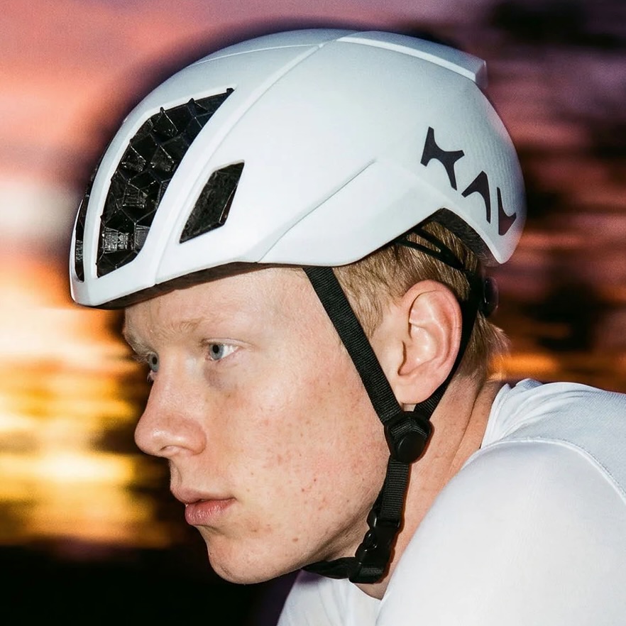 image of a man wearing the KAV Silvo in white