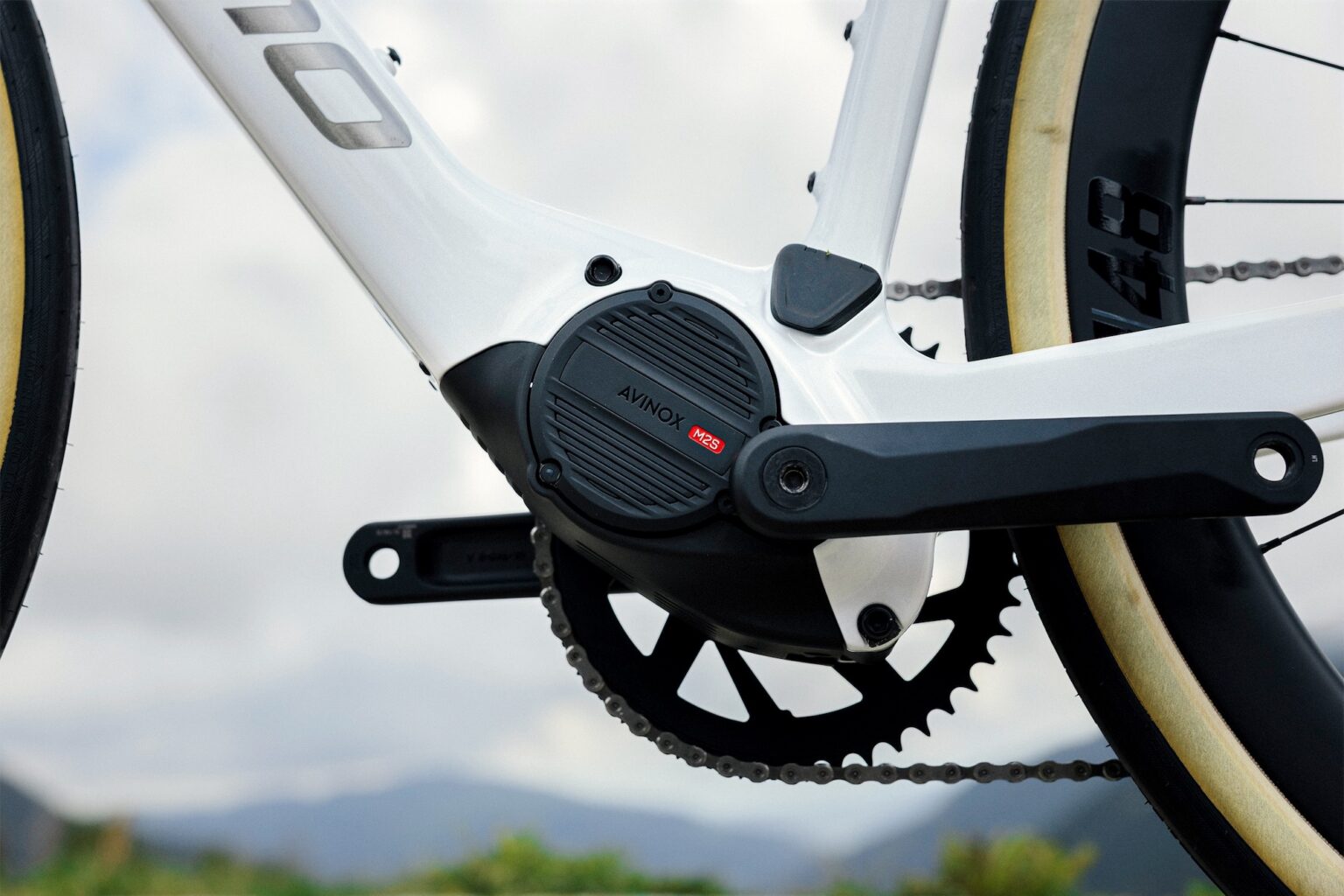 billede, der viser Avinox M2S-drivenheden på Megamo Upon e-motorcyklen