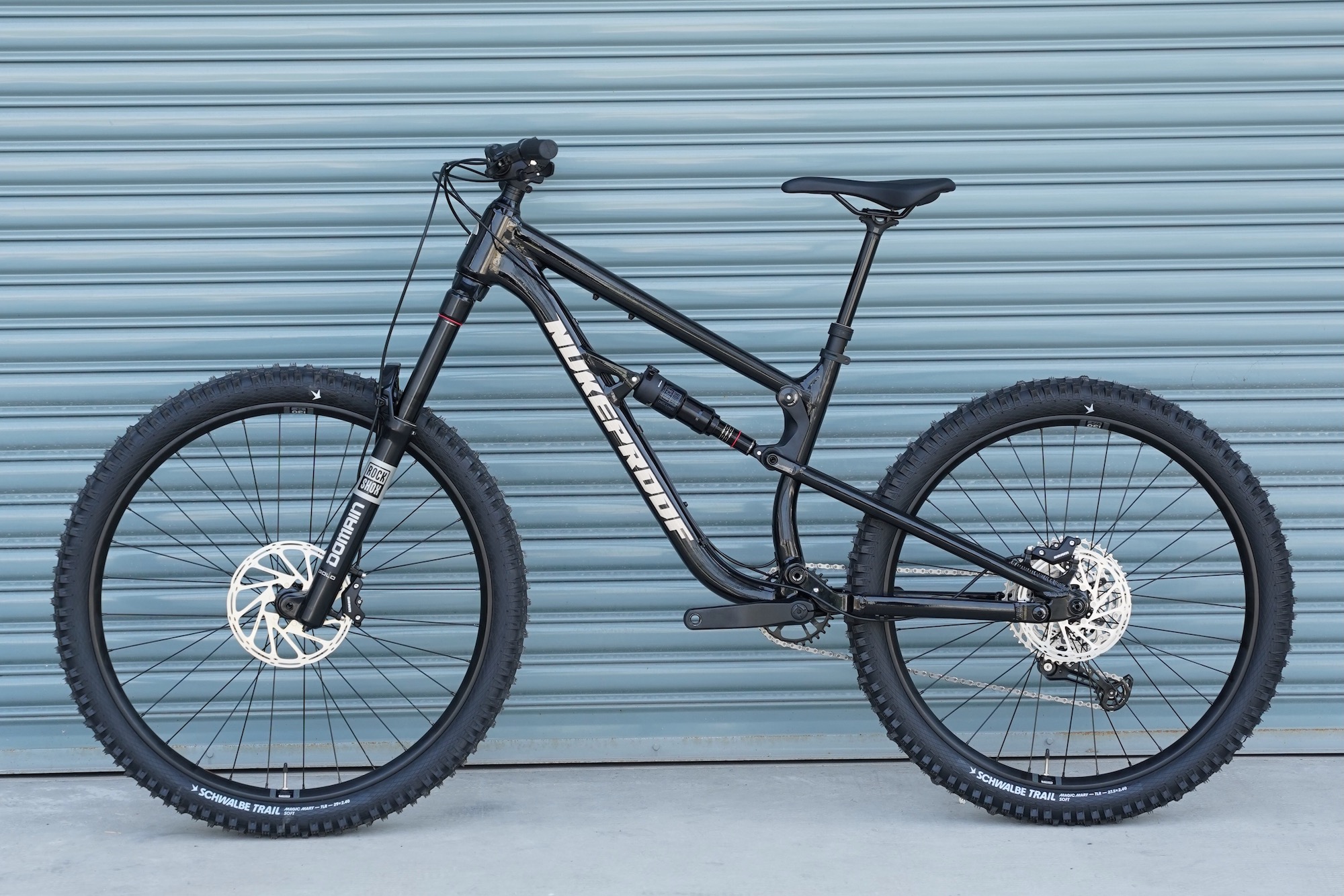 ikke-drev-side profil af Nukeproof Tracker FS