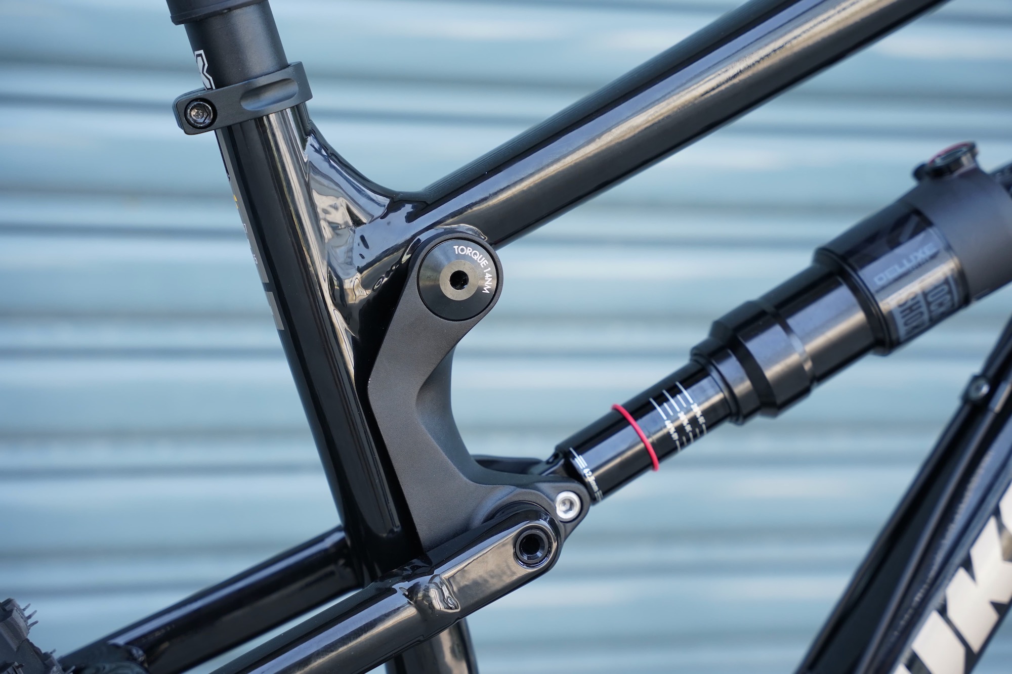 la biellette d'amortisseur arrière du Nukeproof Tracker FS
