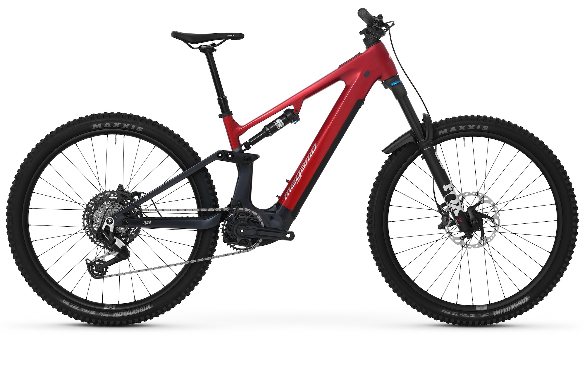 Image studio de Megamo Ryal 05 avec cadre rouge