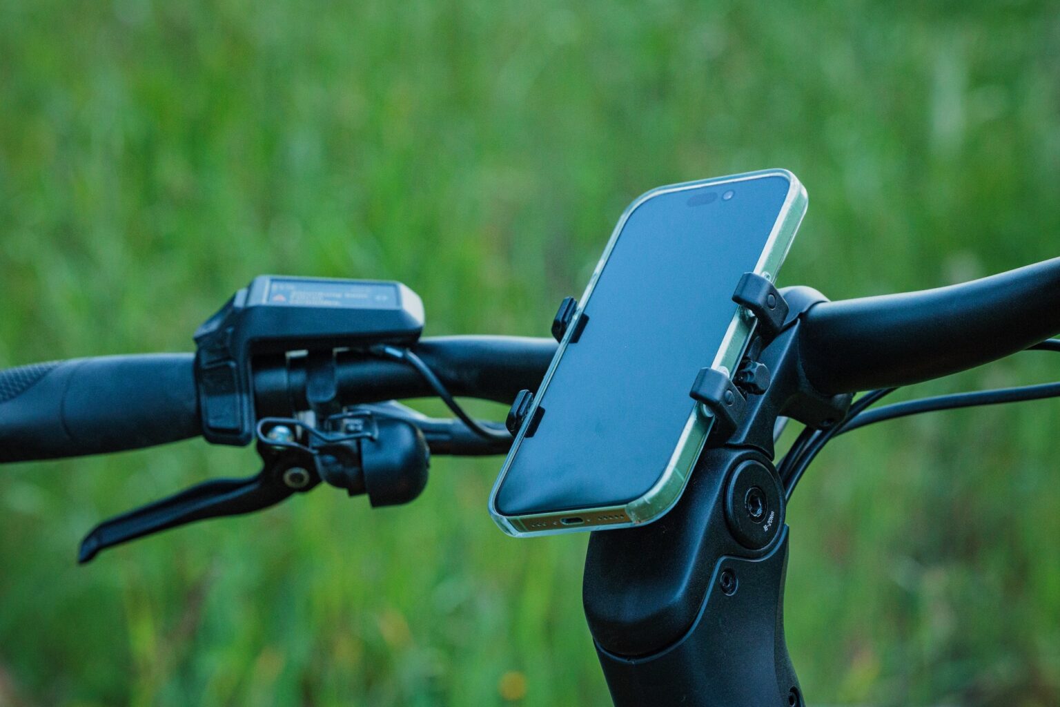 SP Connect-Telefonhalter am Kofferraum der Gazelle Ultimate
