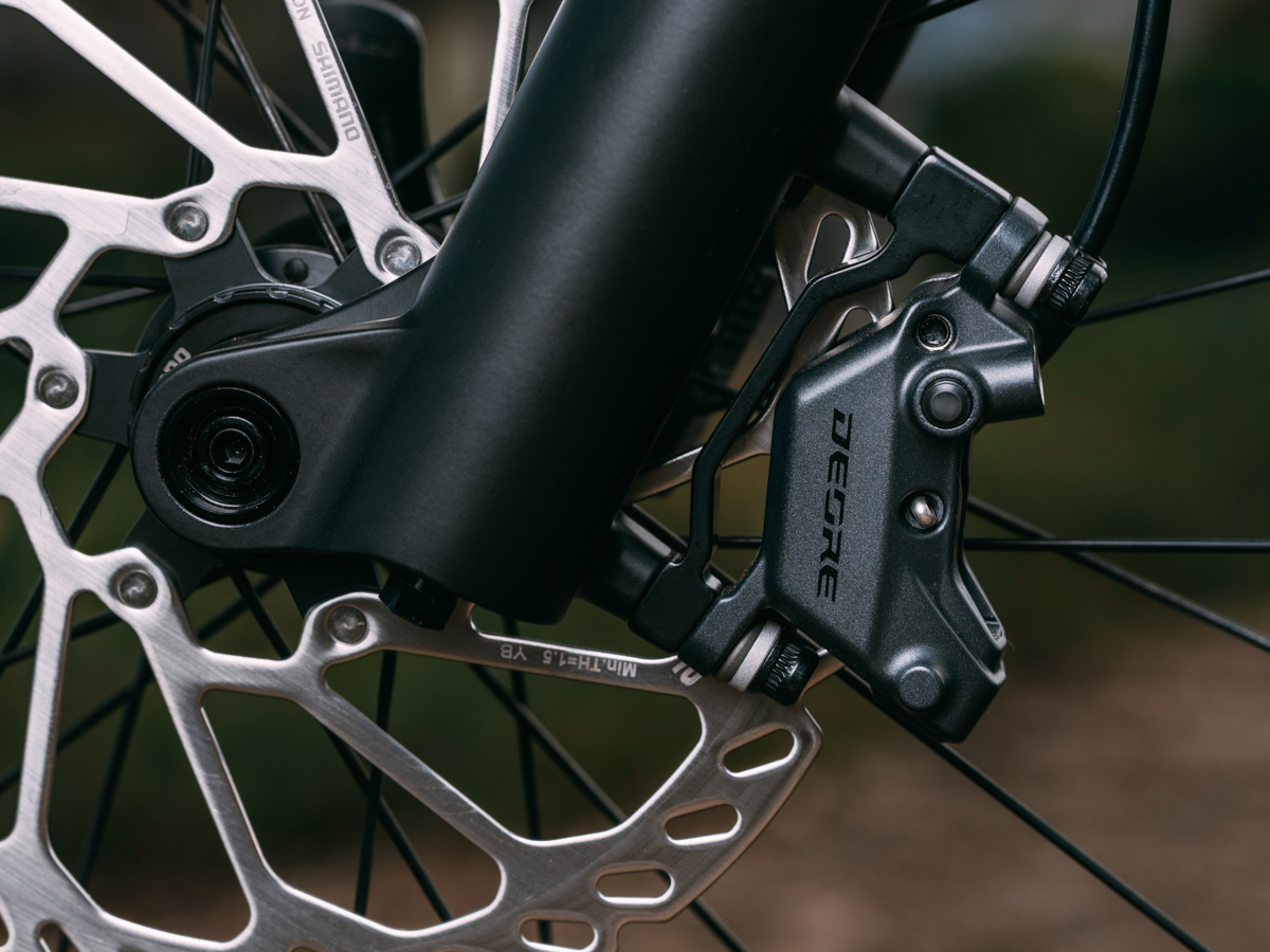 Etrier Shimano DEORE 2 pistons avec vélo