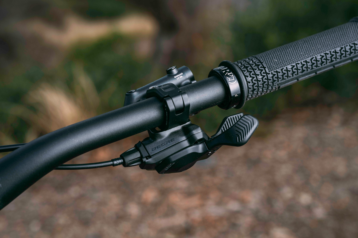Manettes Shimano DEORE, sur guidon